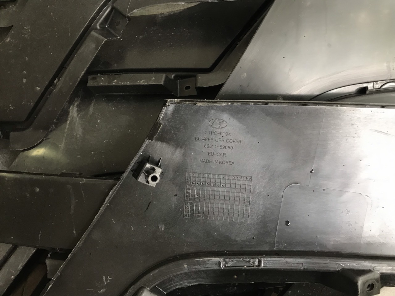 Ba đờ xốc trước trên Hyundai Solati