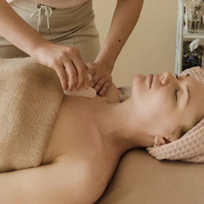 Cạo gió kết hợp giải mõi