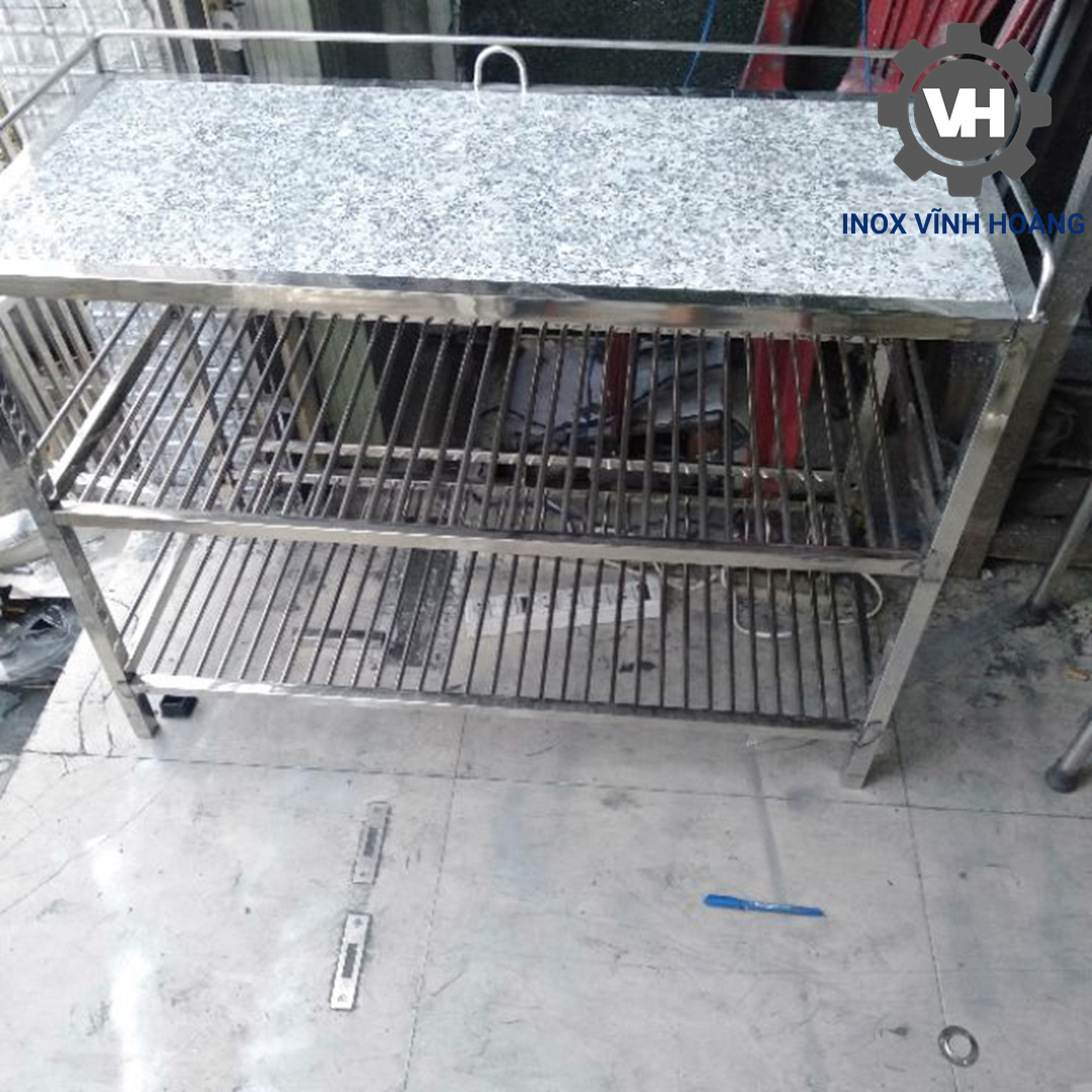 Kệ inox mặt đá thanh tròn