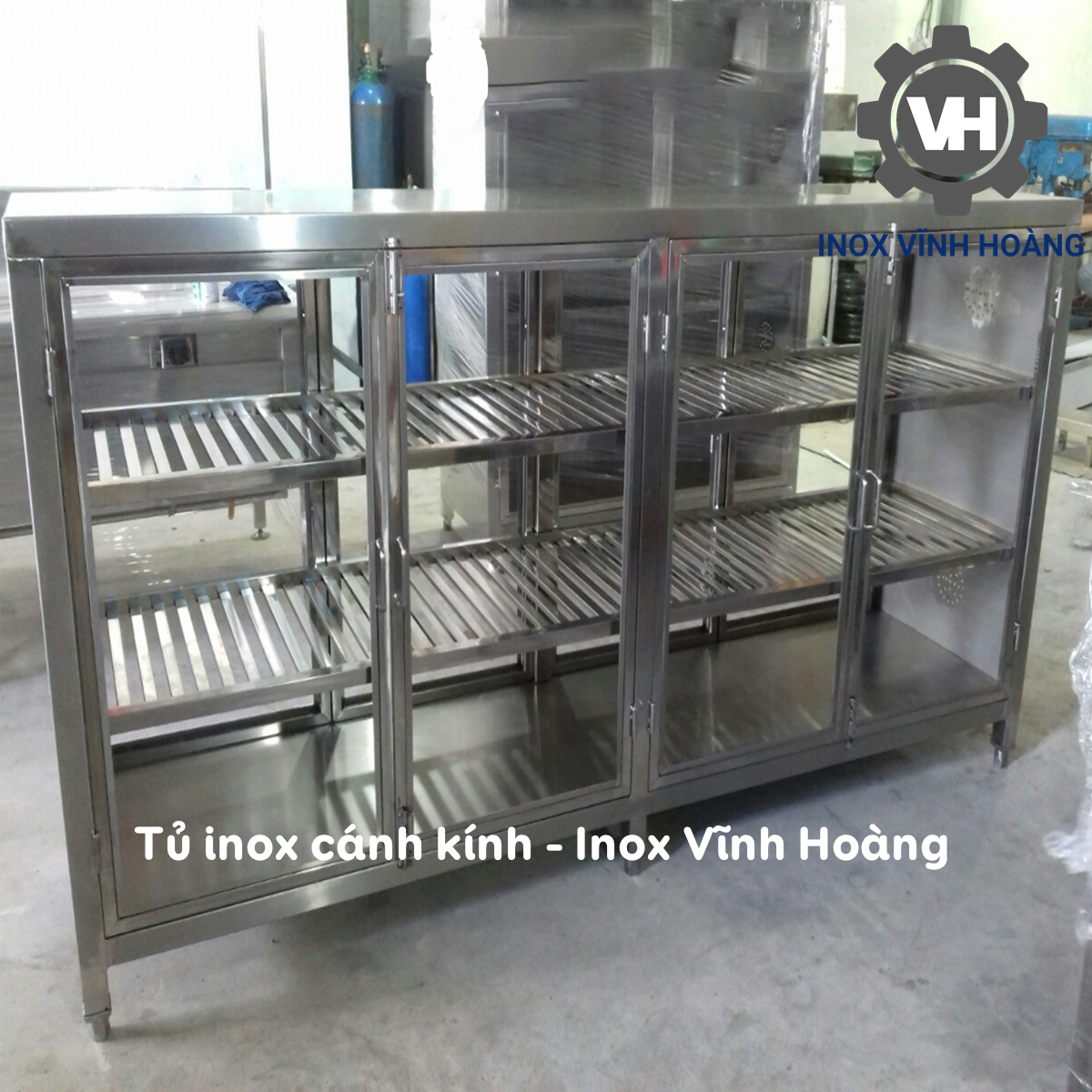 Tủ inox kính loại dài thanh nan sử dụng cho nhà hàng