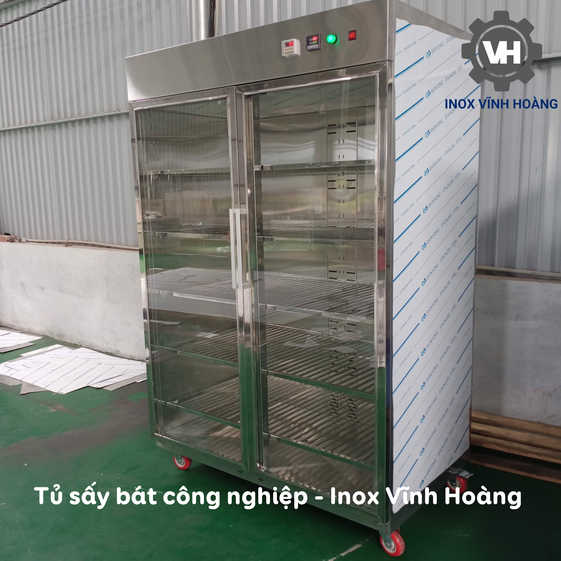 Tủ sấy bát đãi với thân vỏ làm từ inox 301 chắc chắn