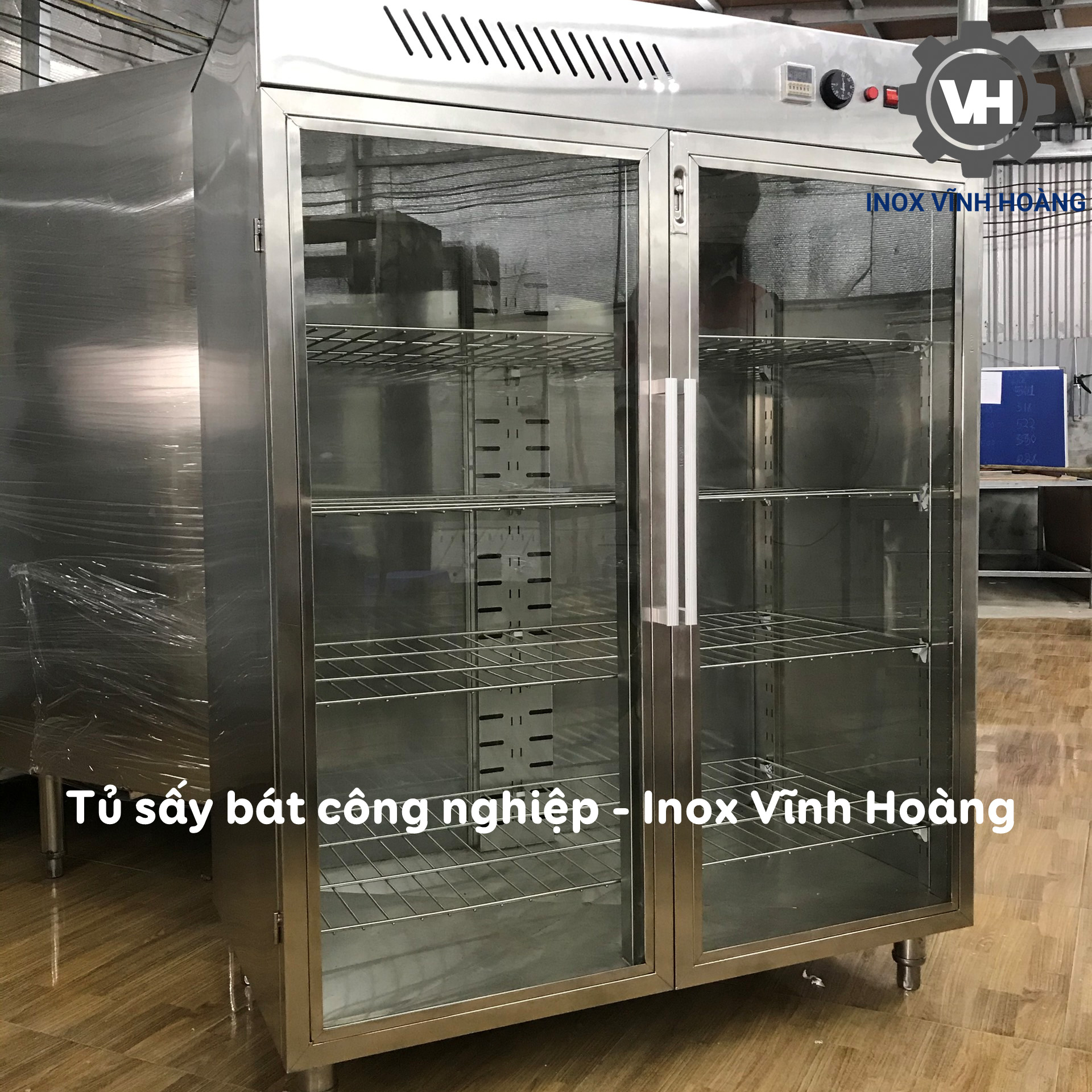 Tủ sấy bát đĩa công nghiệp chất liệu inox 304 sáng bóng hiện đại