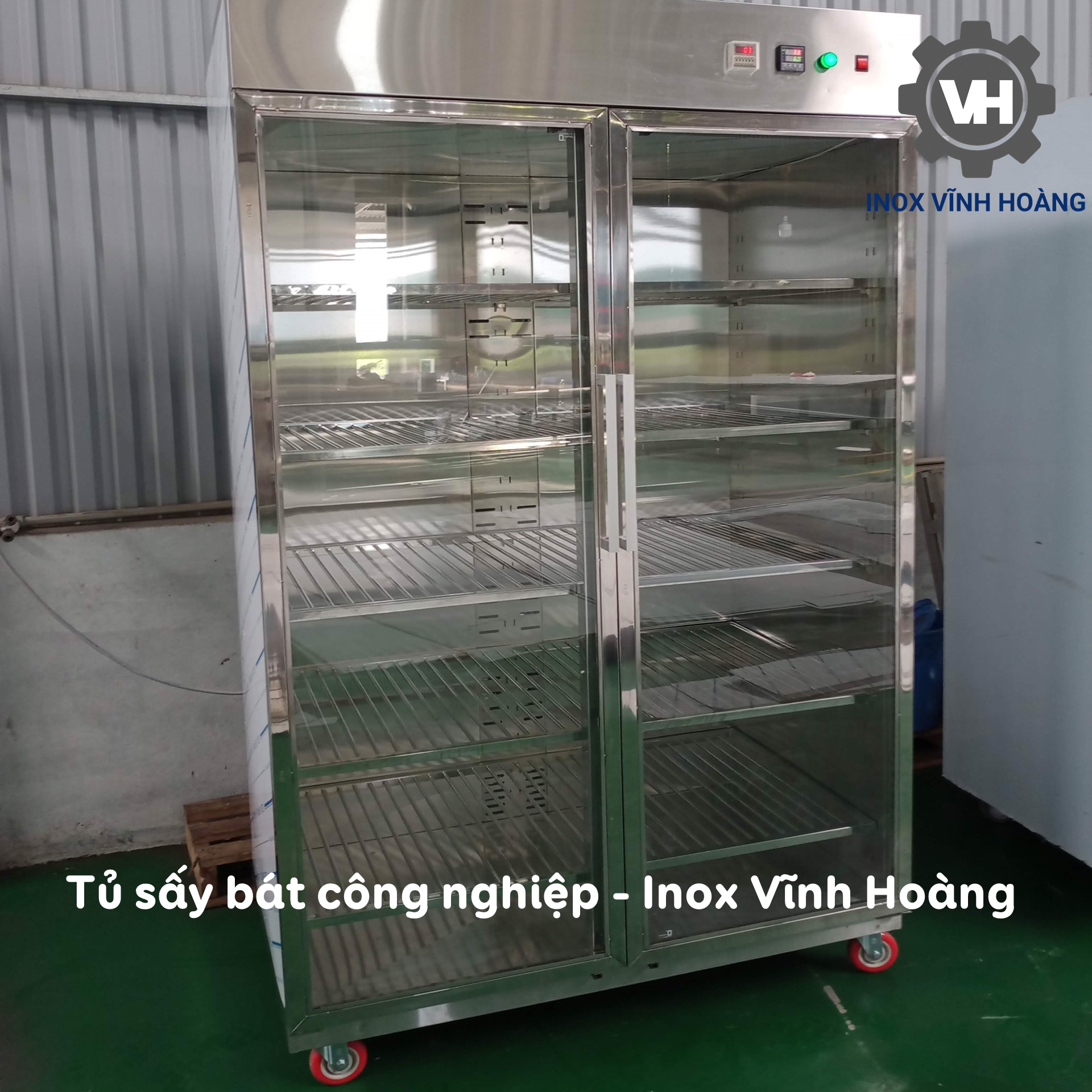 Tủ sấy bát đĩa công nghiệp có hệ thống quạt thổi giúp ổn định nhiệt độ