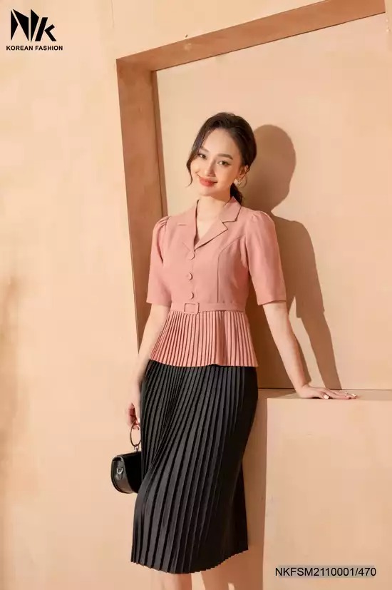 Áo Ký Giả Peplum Dập Ly NK Fashion Thiết Kế Tay Ngắn Bo Eo Điệu, Chất Liệu Nhập Hàn Mềm Mịn NKFSM2110001 Áo Ký Giả Peplum Dập Ly Nk Fashion Thiết Kế Tay Ngắn Bo Eo Điệu, Chất Liệu Nhập Hàn Mềm Mịn Nkfsm2110001