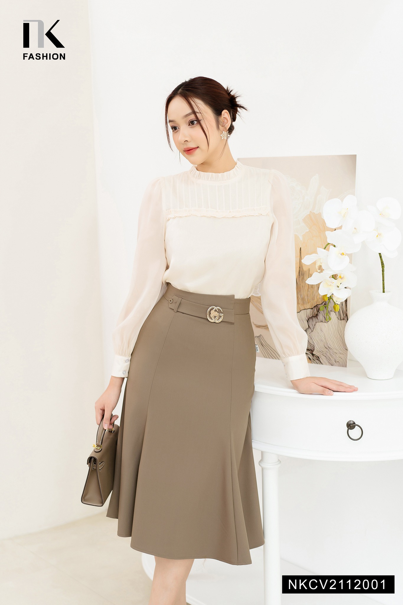 Chân váy công sở màu kem xếp ly CV06-20 | Thời trang công sở K&K Fashion