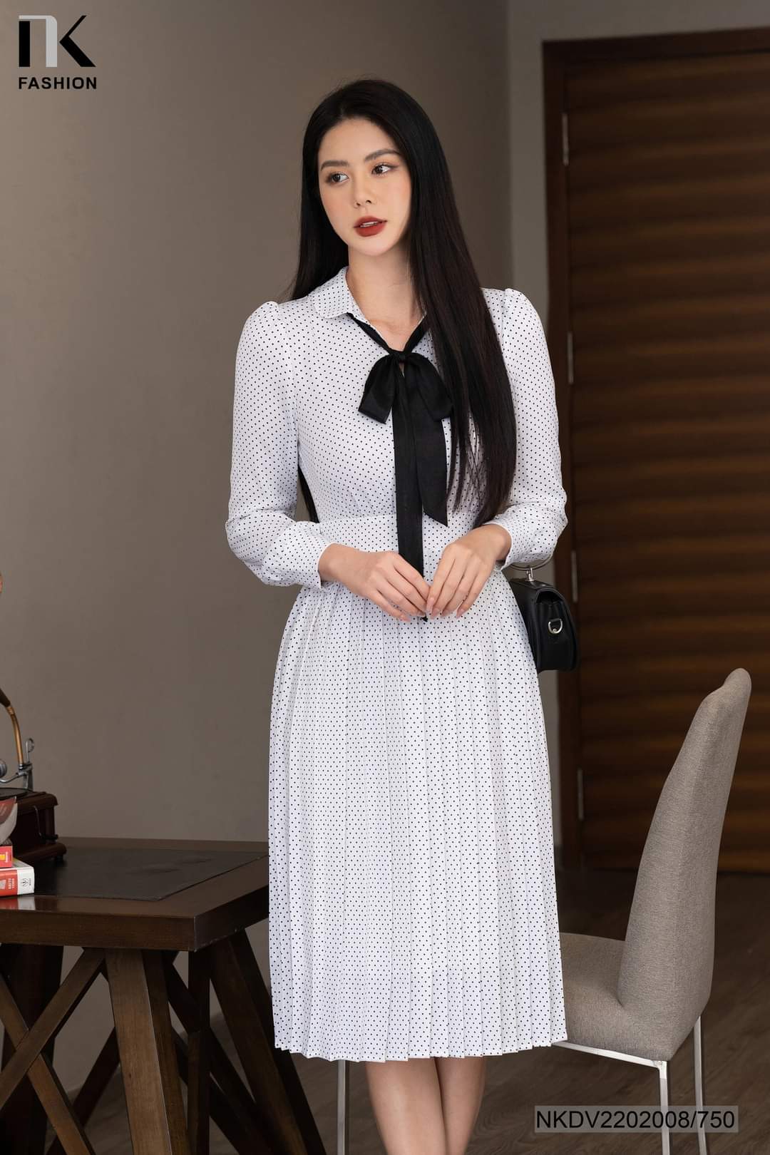 21/V026/M/01/VÁY XÒE, CỔ VUÔNG, TAY CHUN, CHẤM BI Zen Fashion