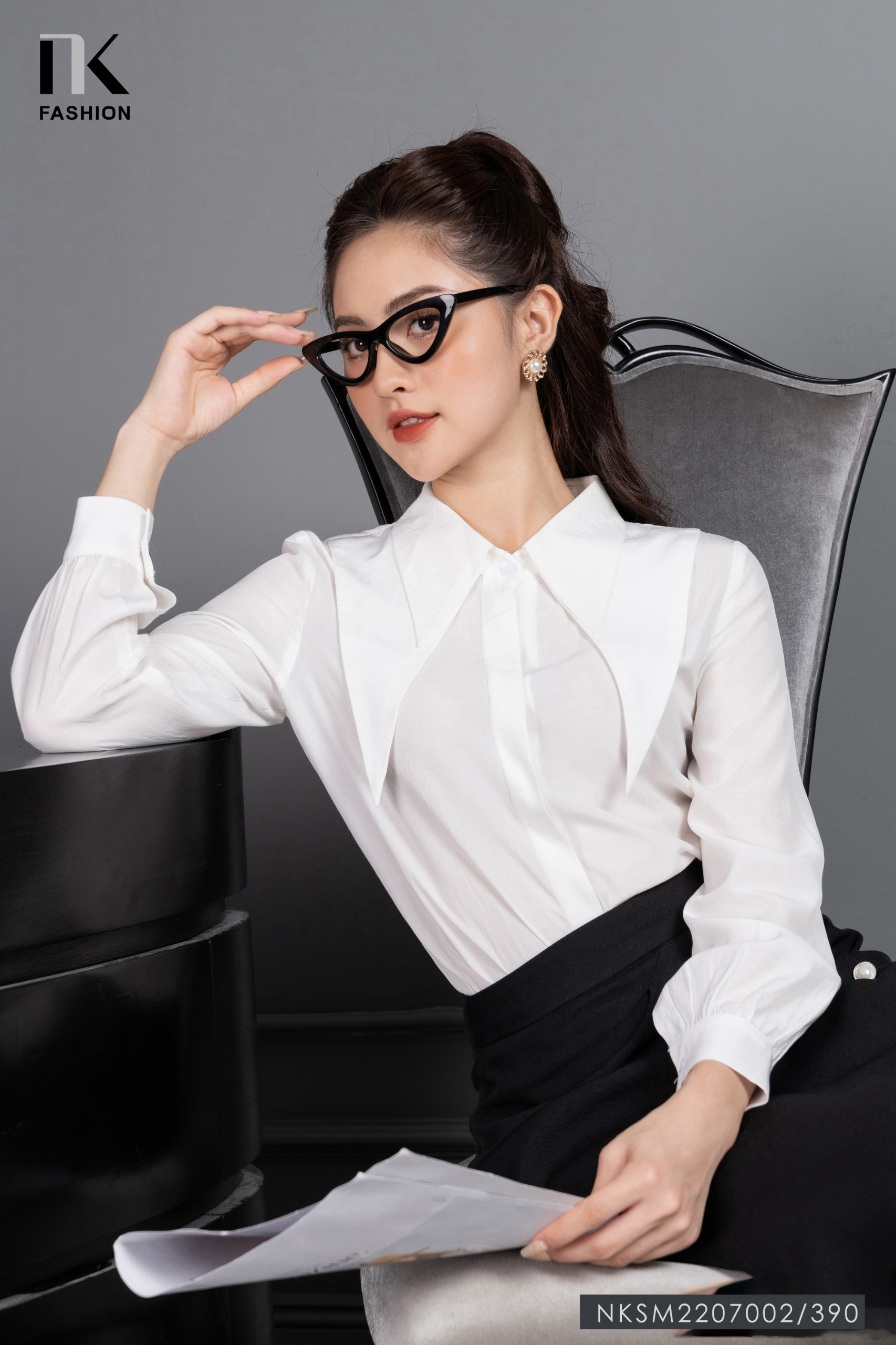 Áo sơ mi nữ văn phòng dài tay màu trắng thiết kế đơn giản tinh tế