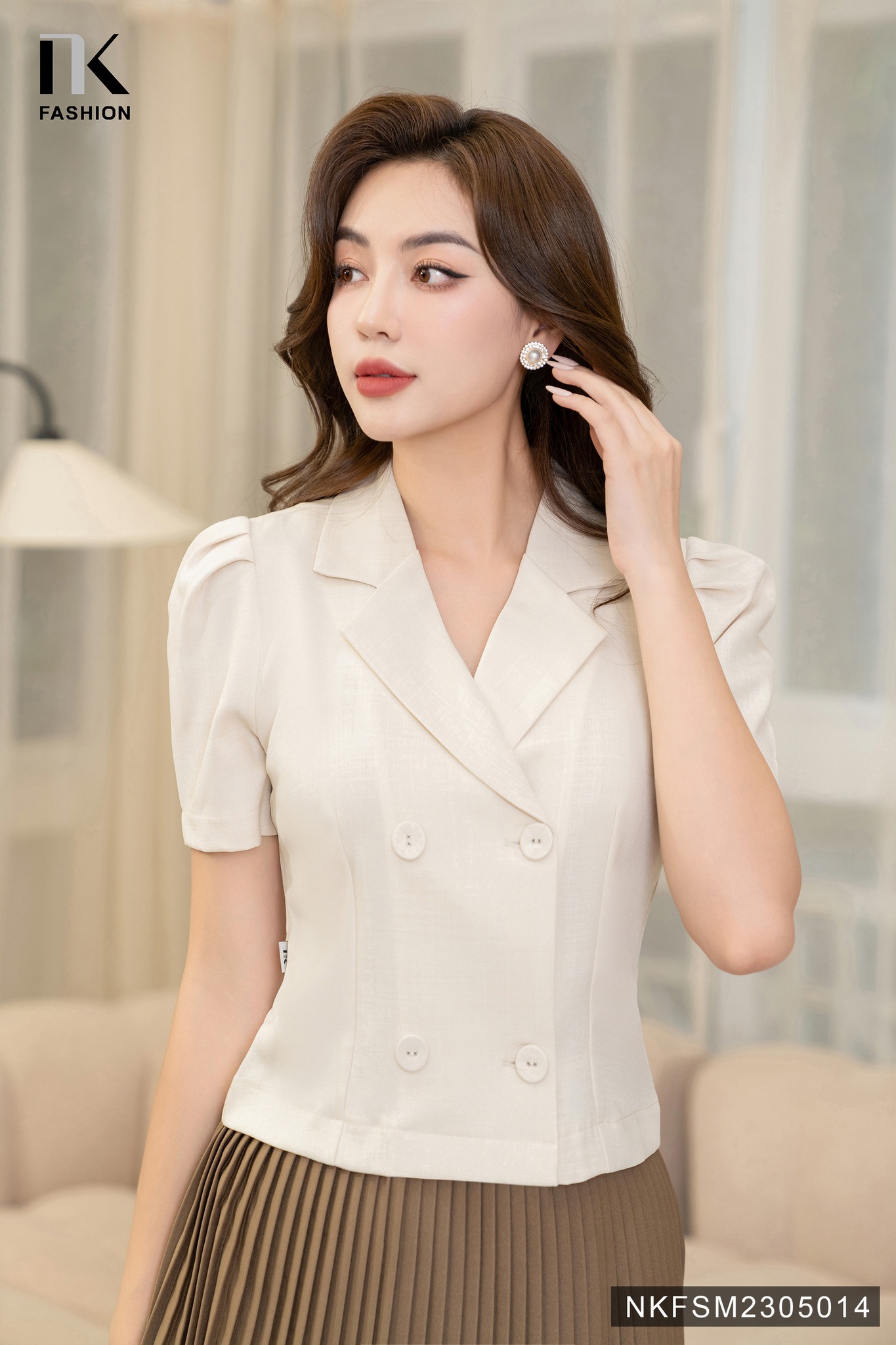 Áo Ký Giả Dáng Ôm Cộc Tay 4 Cúc Bọc NKFSM2305014