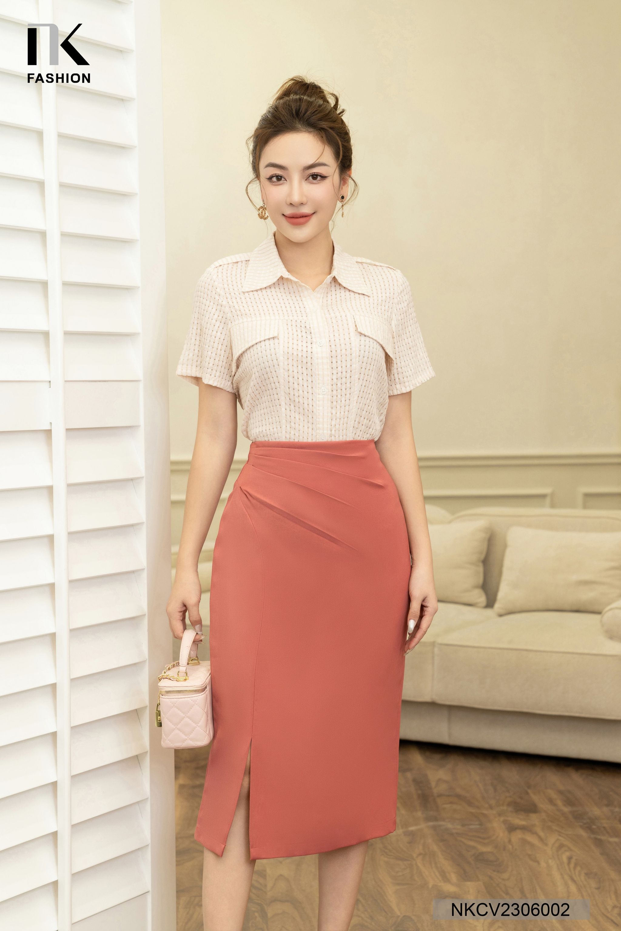 Mặc váy siêu ngắn, Ngọc Trinh gợi cảm bậc nhất showbiz Việt? | Tin tức  Online