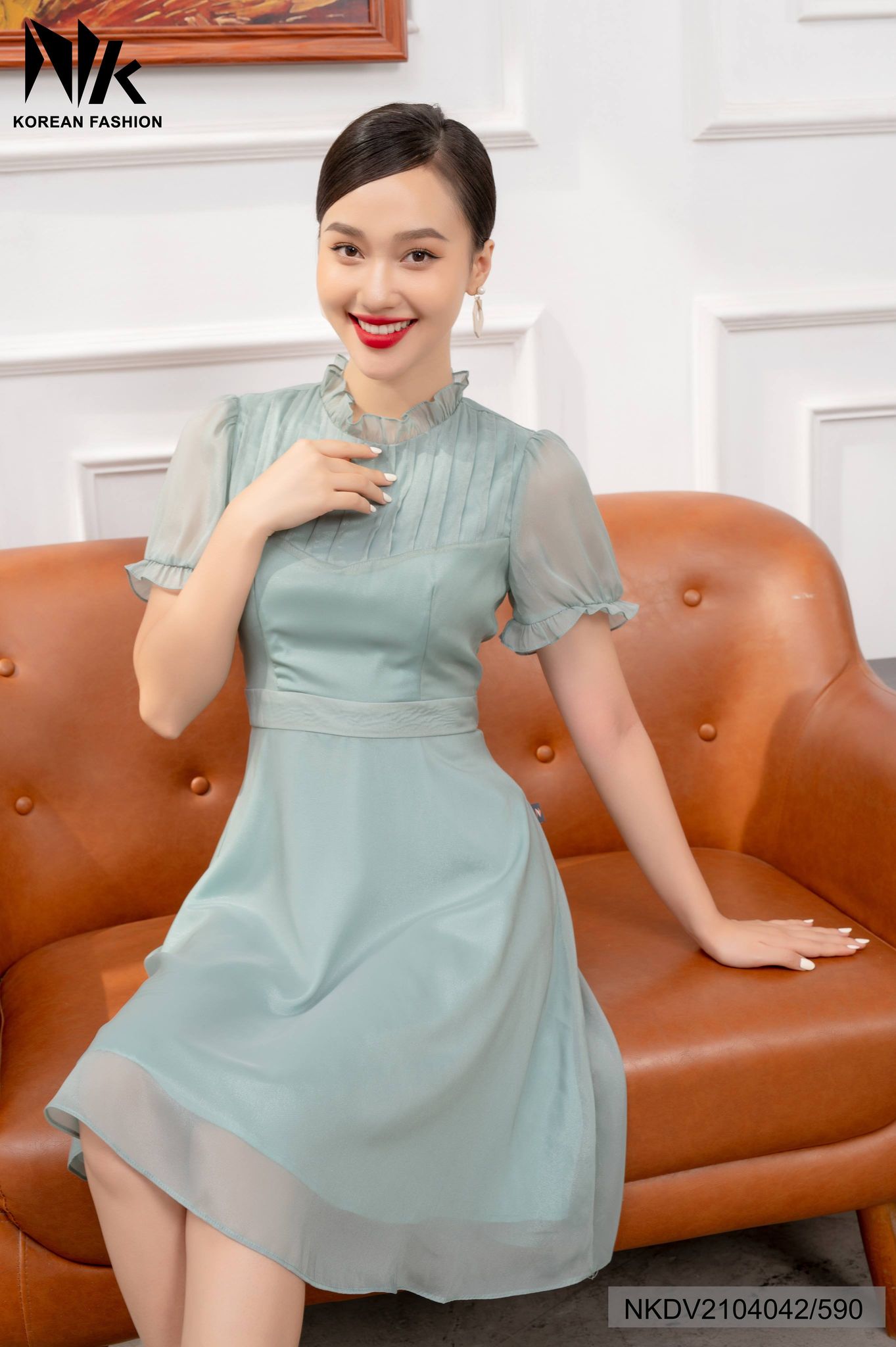 Váy tơ hoa cổ vuông tay bồng nữ tính