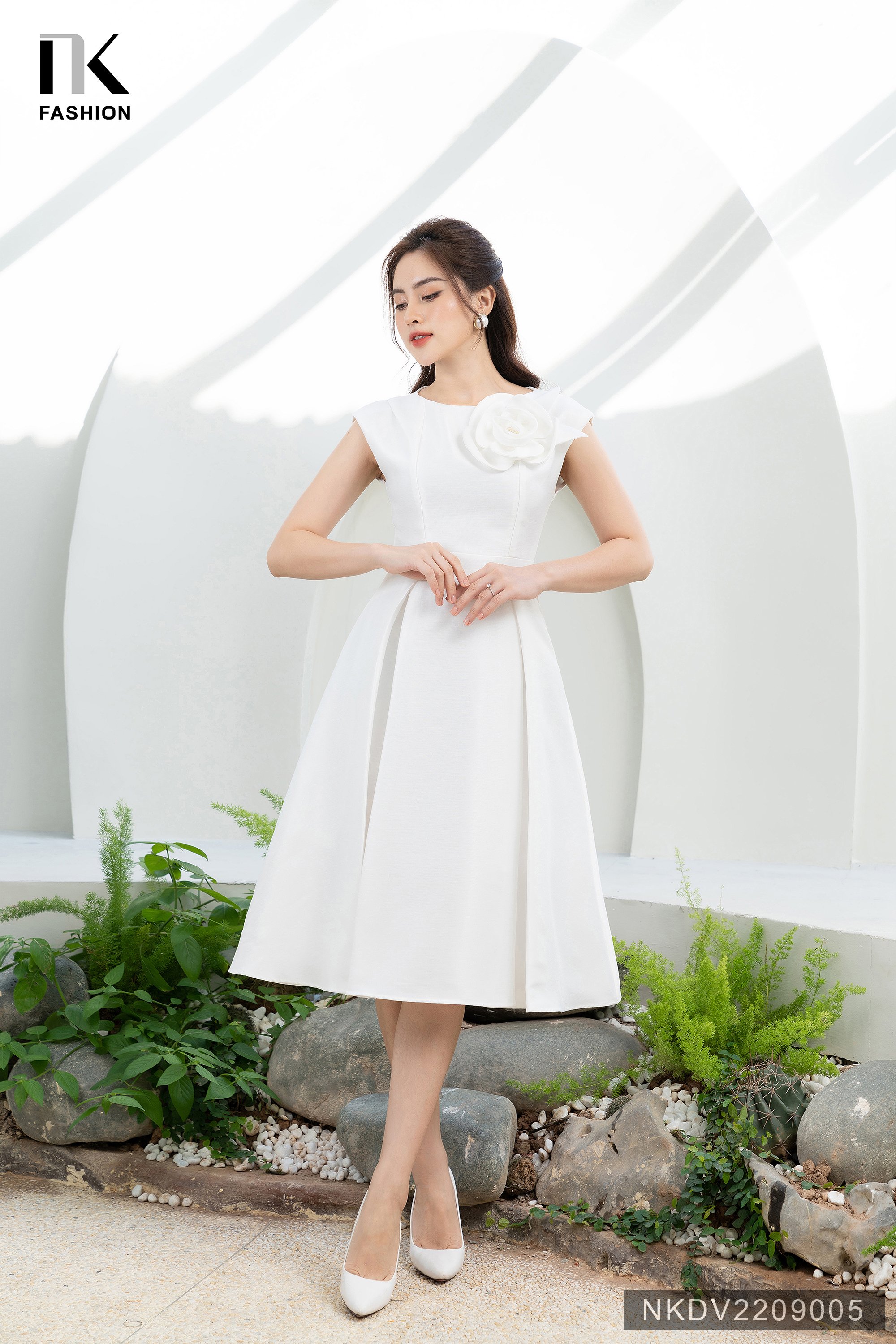 Đầm dạ hội trắng đẹp đơn giản sang trọng sẵn eo 7485cm  MS 697T   Gottwow