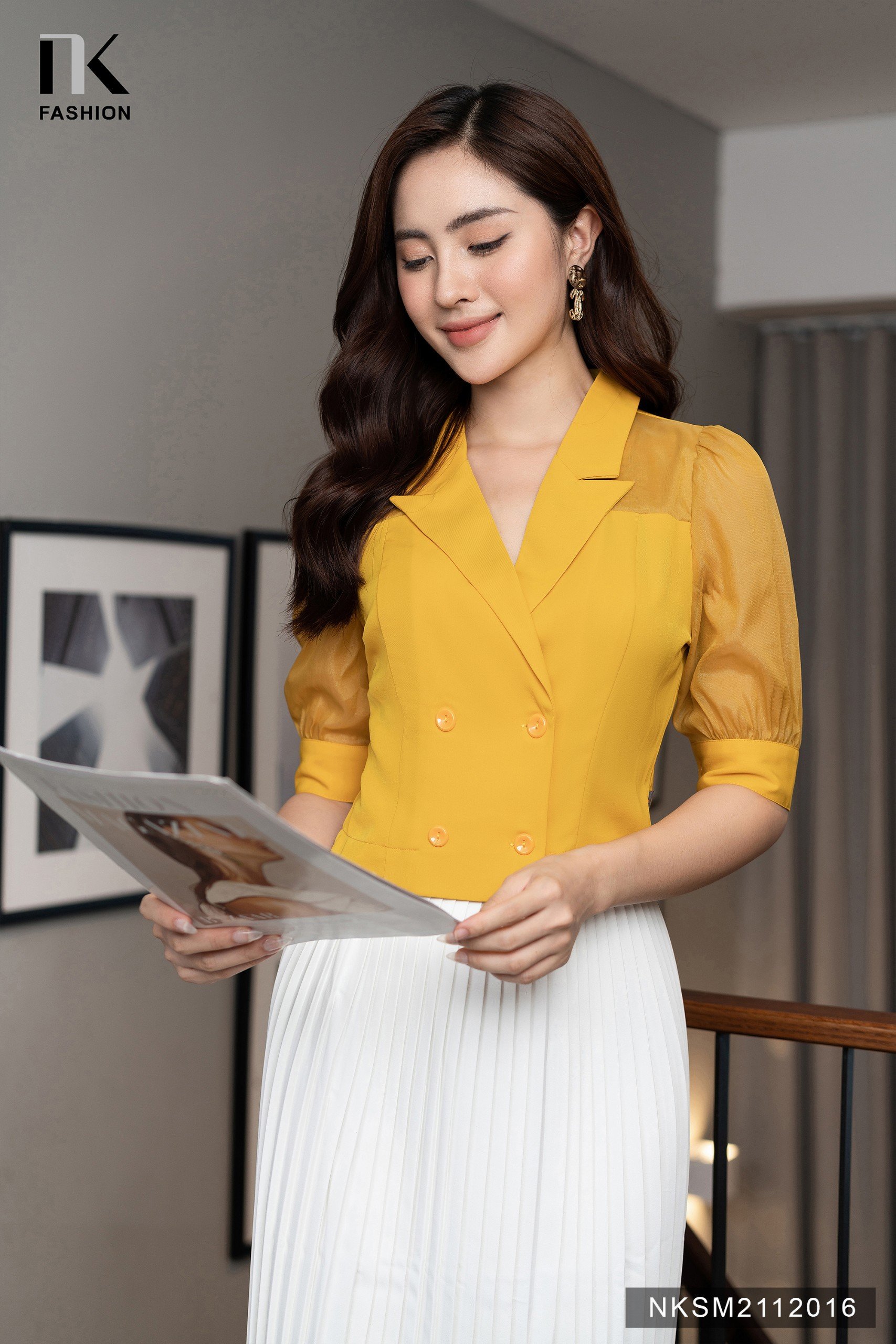 Đầm hồng cổ vest