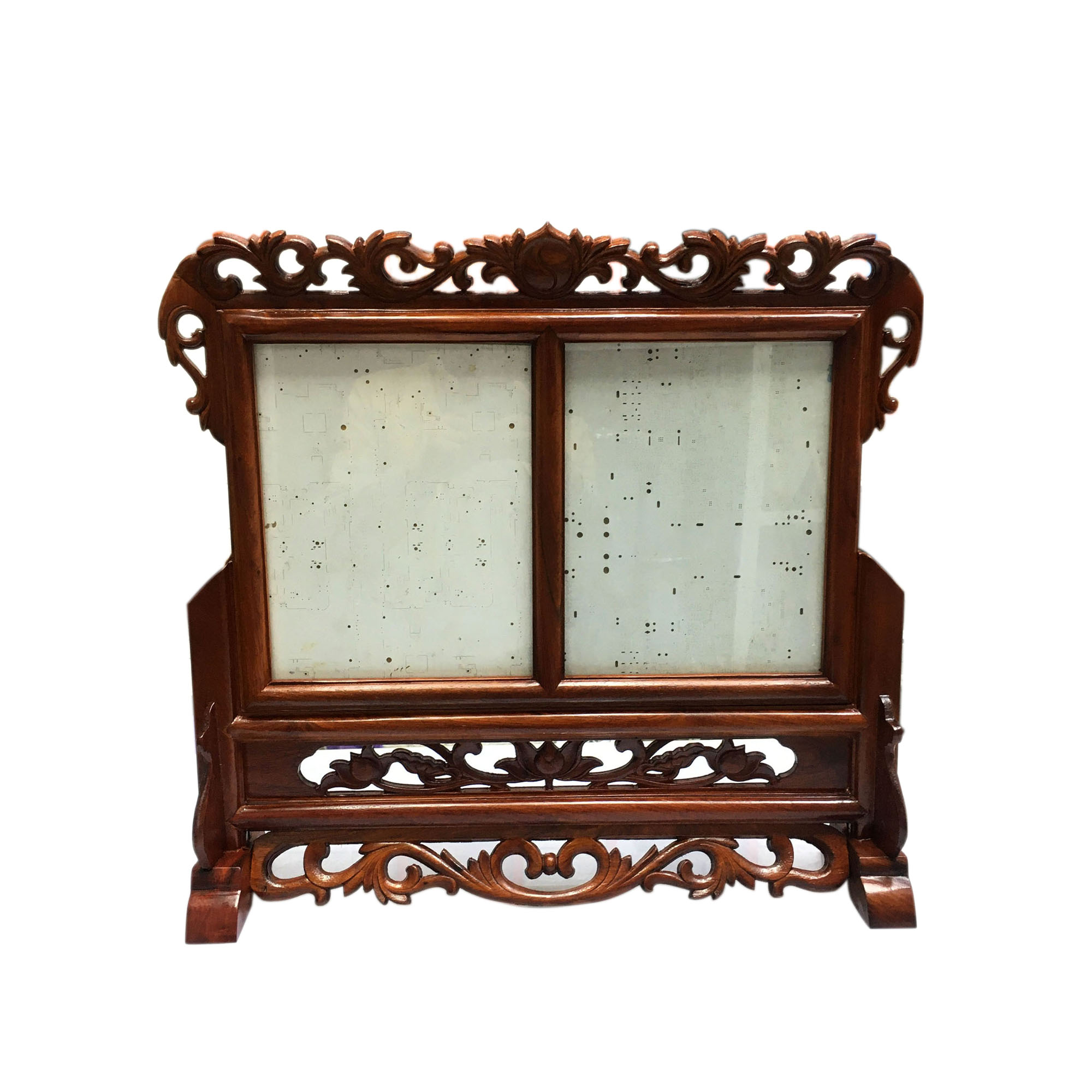 Khung Ảnh Thờ Đôi Cỡ 13x18. Chất Liệu Gỗ Hương. Khung Thờ Gỗ Hương Được Thiết Kế Với Họa Tiết Hoa Văn Độc Đáo. Khung Lồng Được 2 Ảnh Chân Dung Được Trạm Trổ Rất Công Phu. Để Bàn Hoặc Treo Tường