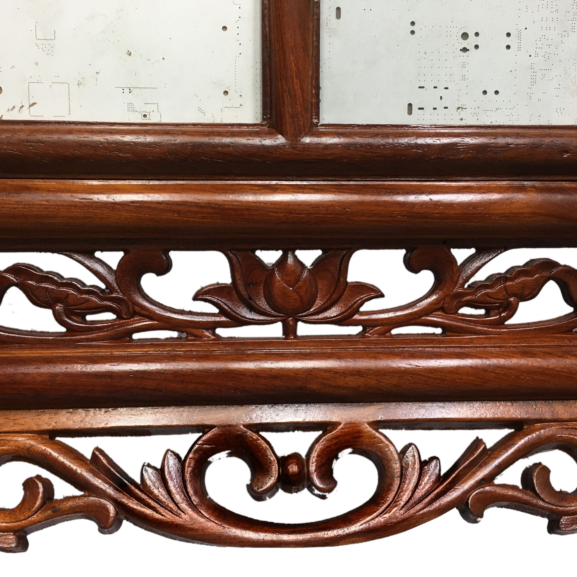 Khung Ảnh Thờ Đôi Cỡ 13x18. Chất Liệu Gỗ Hương. Khung Thờ Gỗ Hương Được Thiết Kế Với Họa Tiết Hoa Văn Độc Đáo. Khung Lồng Được 2 Ảnh Chân Dung Được Trạm Trổ Rất Công Phu. Để Bàn Hoặc Treo Tường