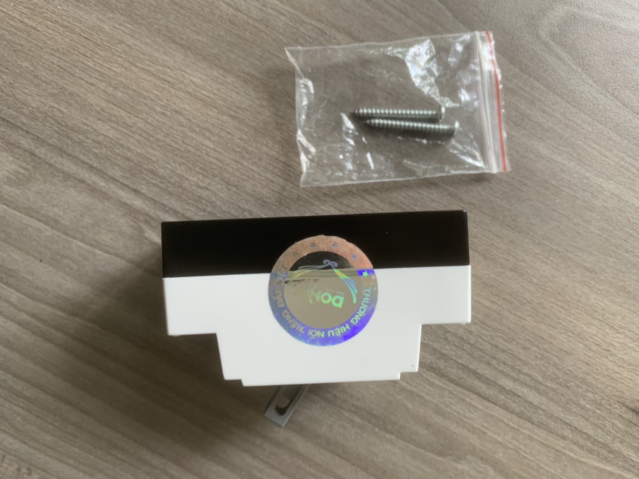 Cầu dao tự động an toàn 10A MCCB 2P 1.5kA DoBo MCCB-8810C