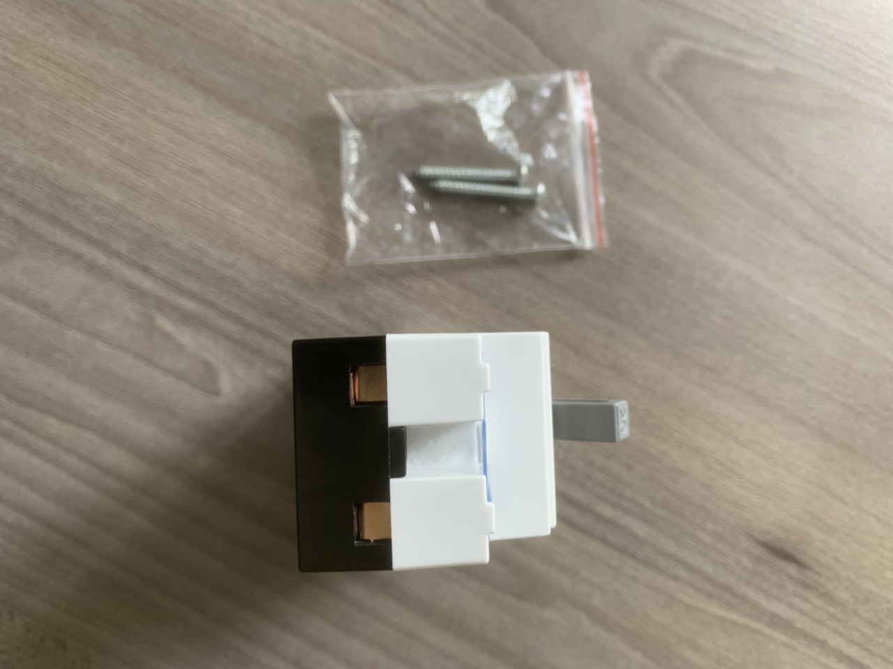 Cầu dao tự động an toàn 20A MCCB 2P 1.5kA DoBo MCCB-8820C