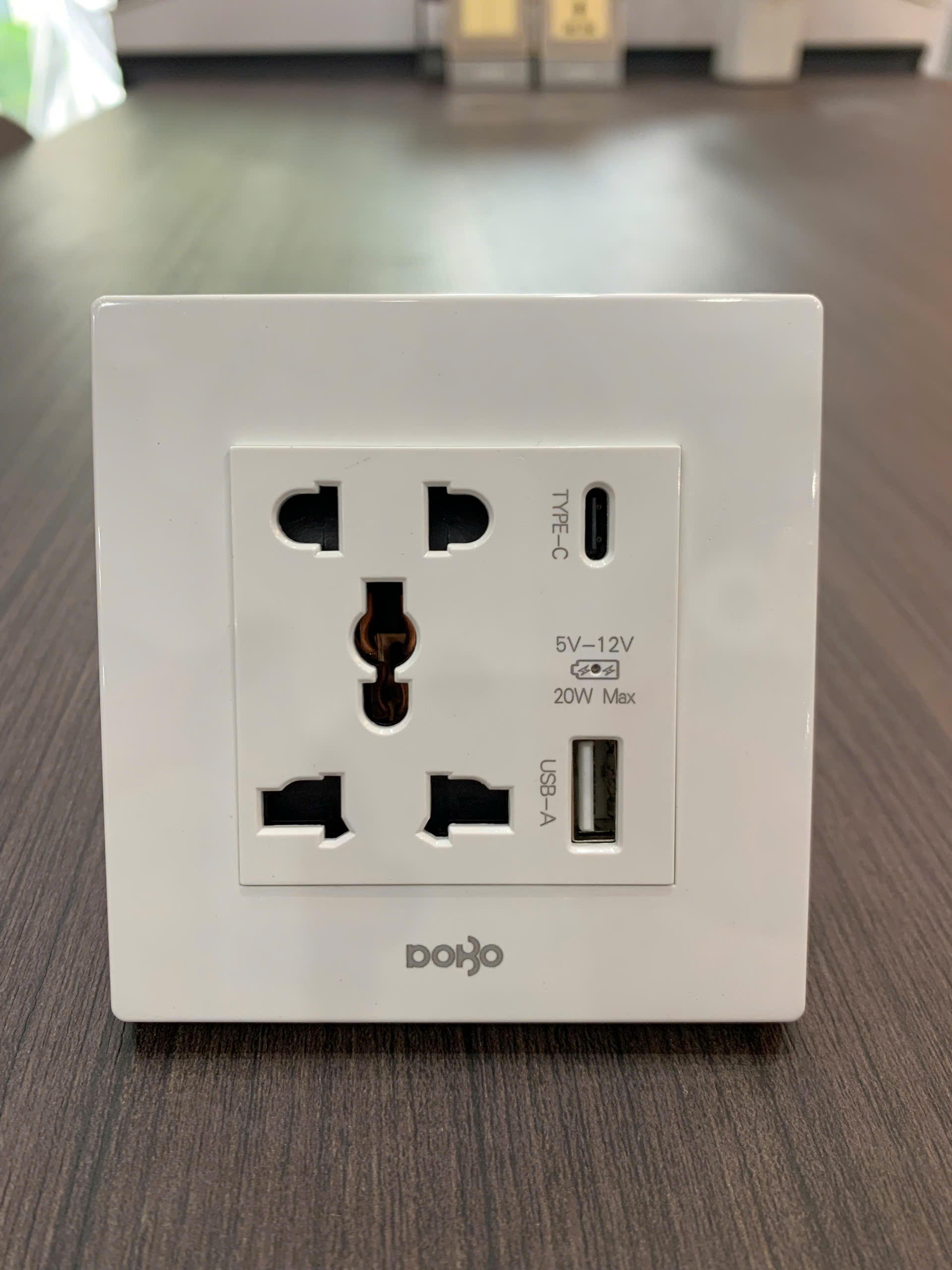 Ổ CẮM 5 CHẤU ĐA NĂNG TÍCH HỢP USB VÀ TYPE C