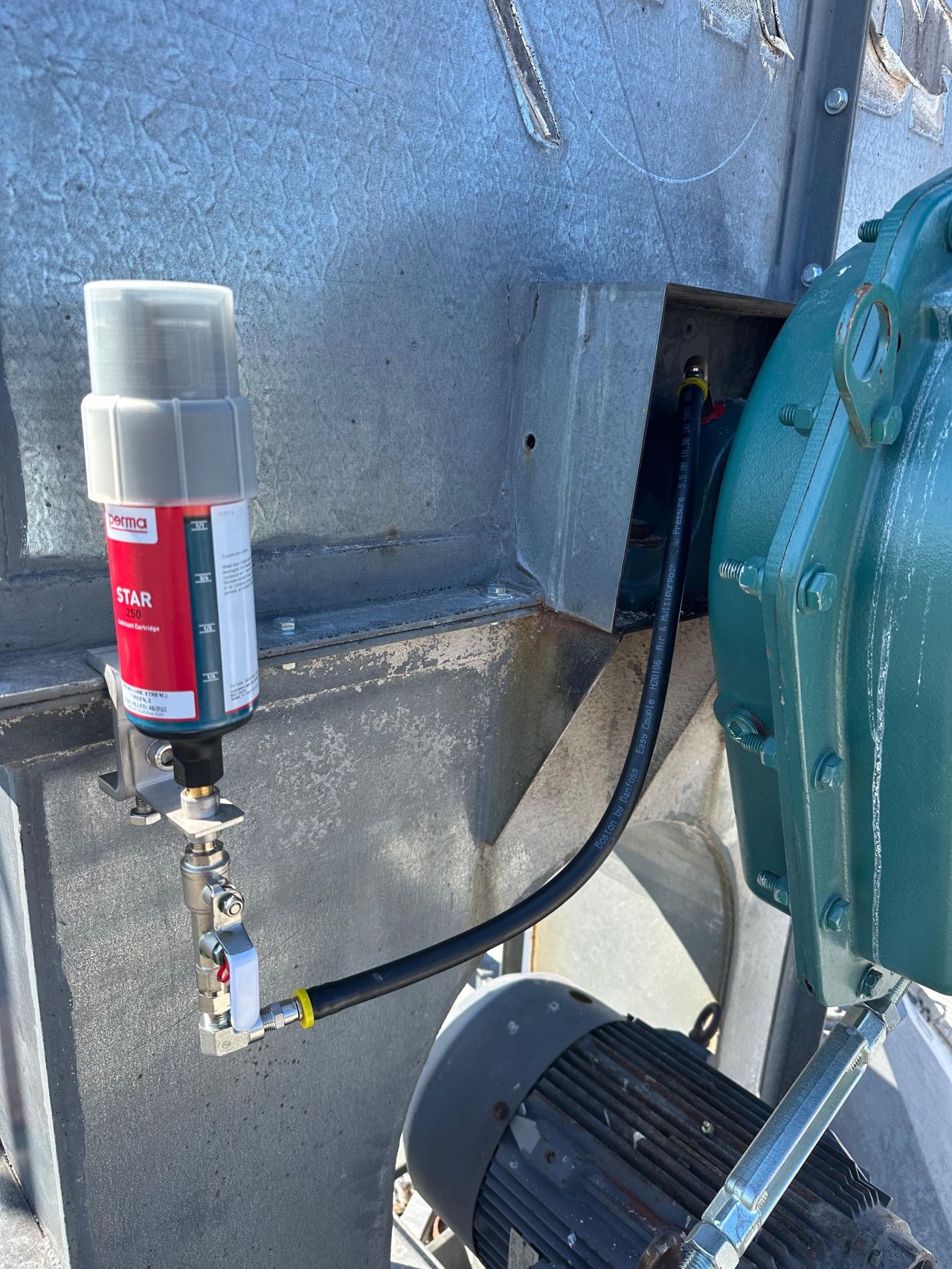 Hệ thống bôi trơn tự động đơn điểm Perma: Giải pháp tương lai cho Nhà máy của bạn