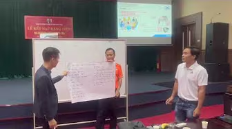 Học viên làm bài tập nhóm