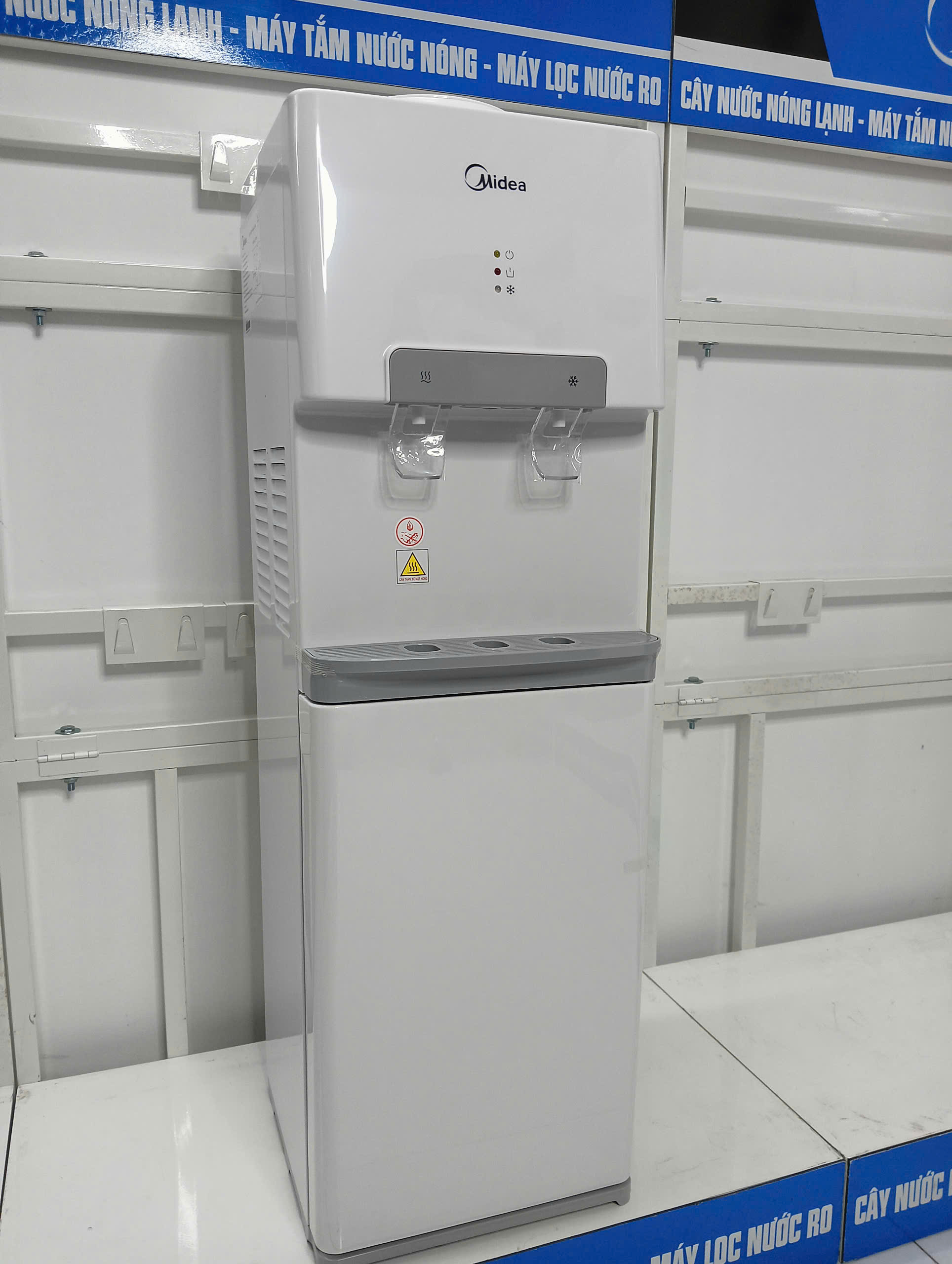 Cây nước nóng lạnh Midea YD1732S-W