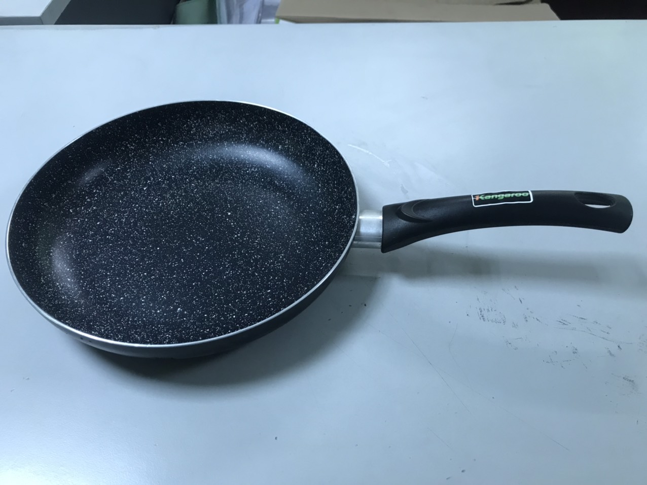 Chảo vân đá đáy từ Kangaroo KG913S