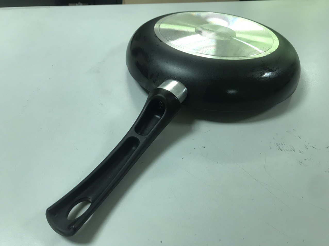 Chảo vân đá đáy từ Kangaroo KG913S