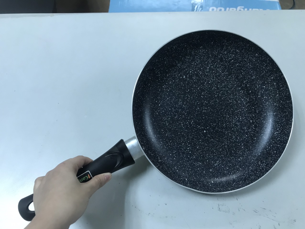 Chảo vân đá đáy từ Kangaroo KG913S