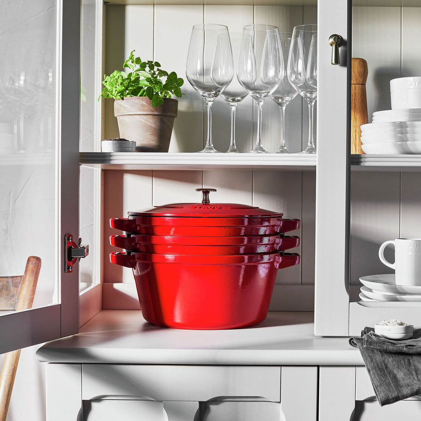 Staub - Bộ nồi gang tròn màu đỏ cherry - 4 món