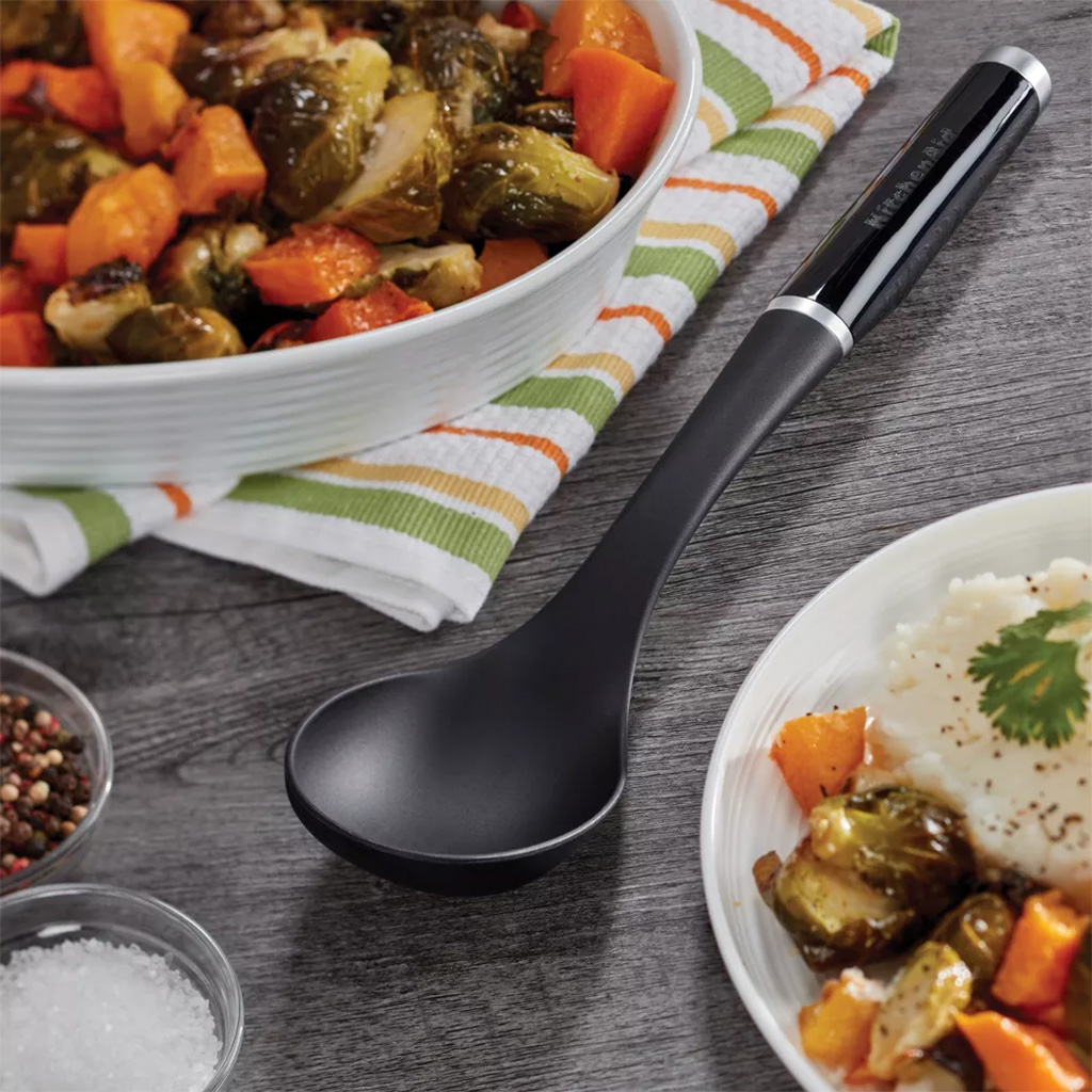 Muỗng cong Coreline KITCHENAID màu đen