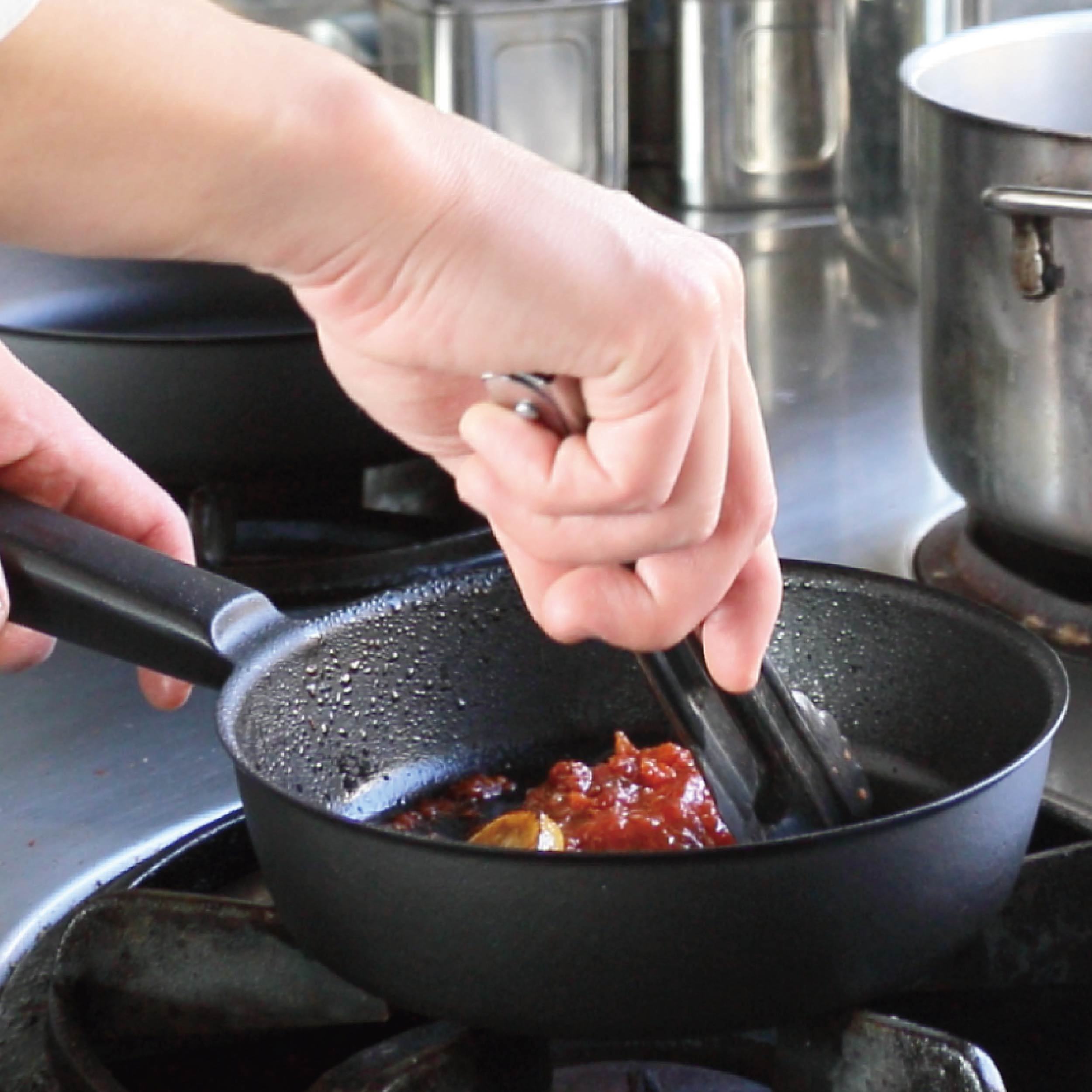 Unilloy - Chảo gang màu đen