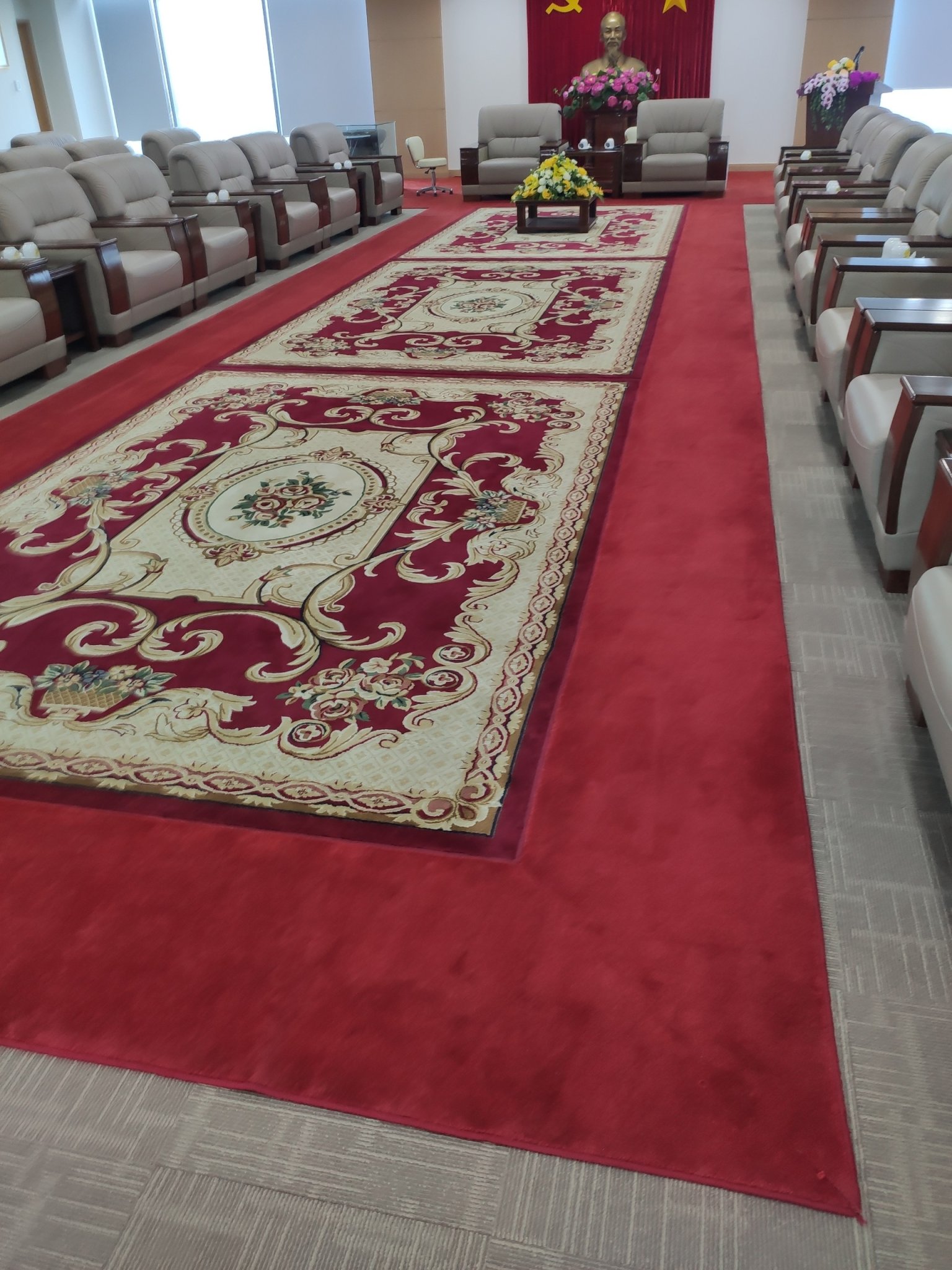 Thảm trải hội trường kết hợp thảm sofa | Thảm len Quang Minh
