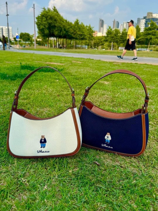 Túi Đeo Vai Whoau Steve Canvas Square Màu Navy 2024 [ WHBGE3813A-00 ]