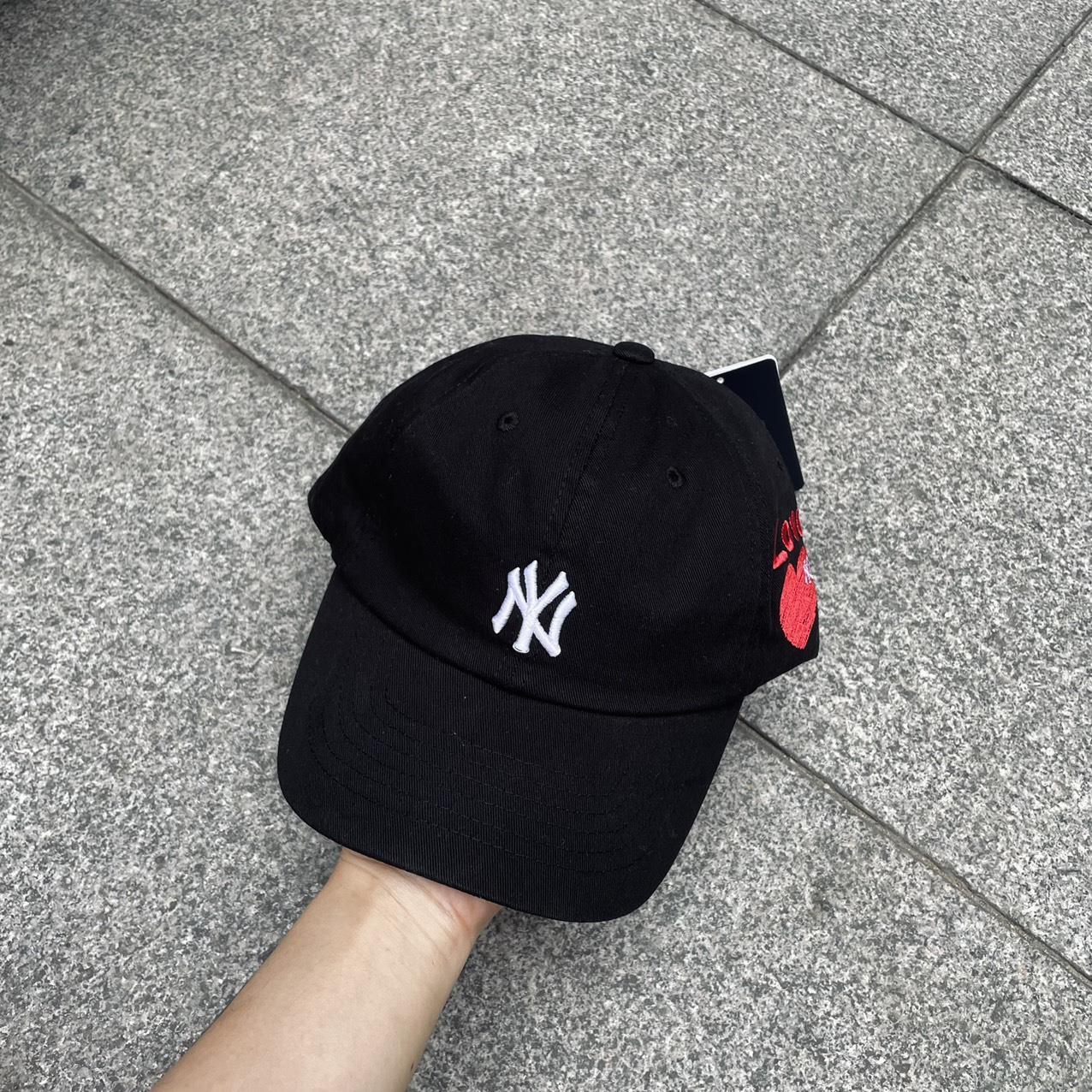 Mũ MLB Heart Side Logo Unstructured Ball Cap NY Yankees Black [ 32CPUA111 50L ]