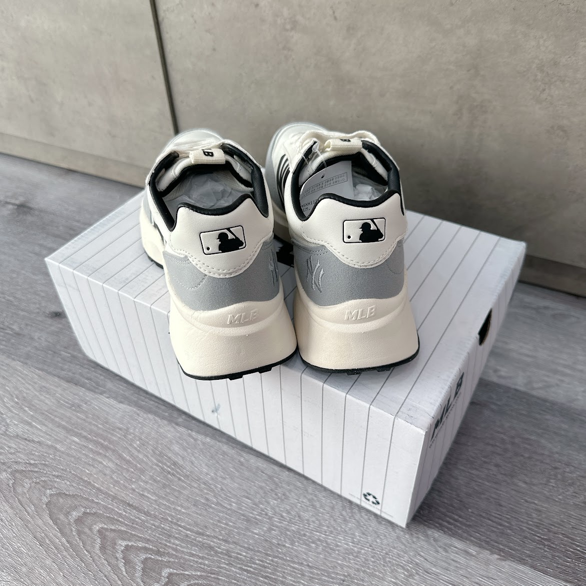 Giày MLB Chunky Jogger New York Yankees Màu Trắng Xám [ 3ASXX112N-50WHS ]