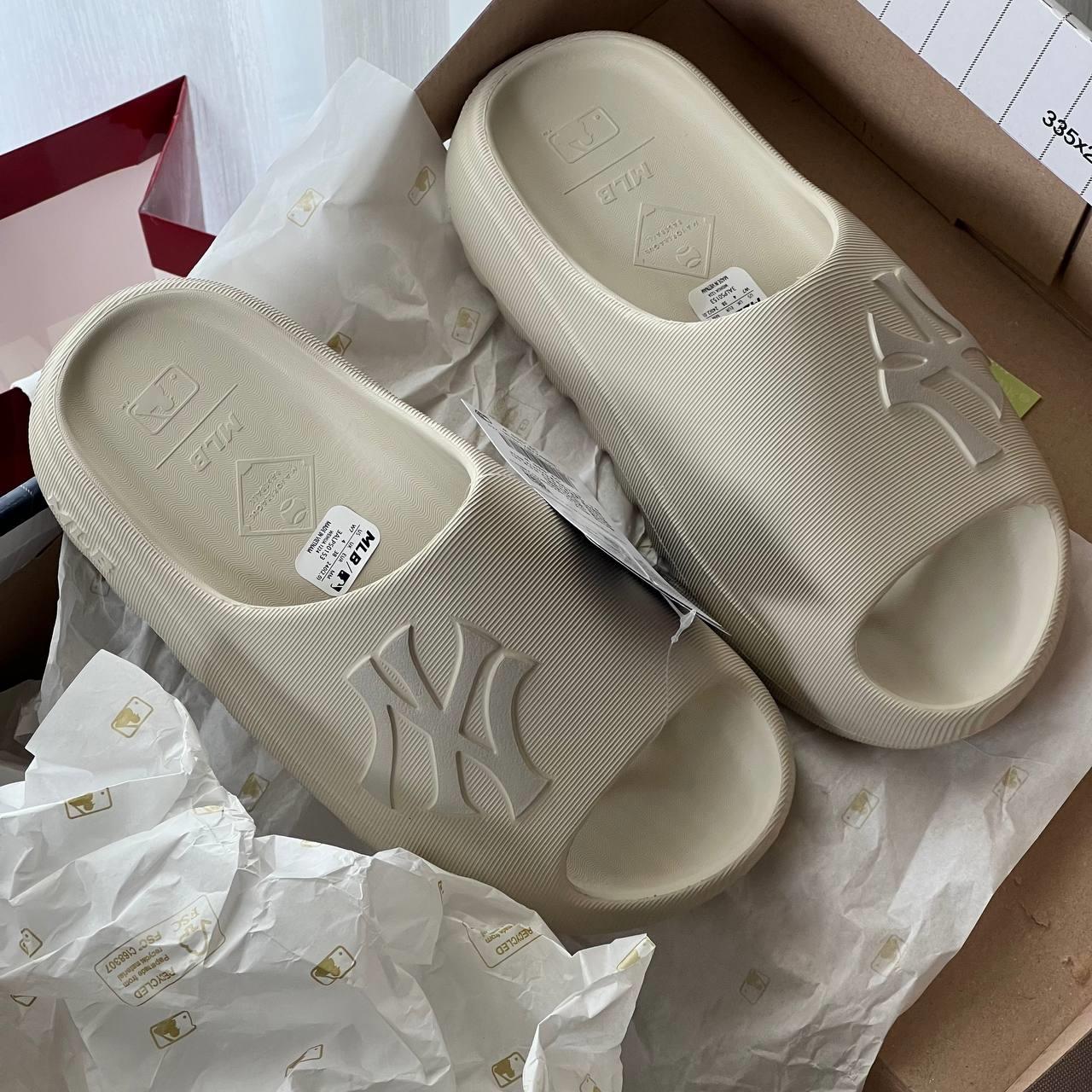 Dép MLB Skipper Slide New York Yankees Cream [ 3ALPS0153-50IVS ]