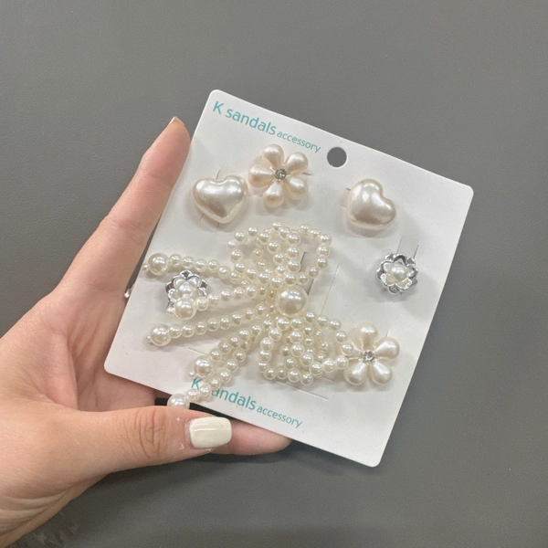 Combo 10 chiếc Jibbitz Crocs, Sticker Gắn Dép, Charm Bearbrick