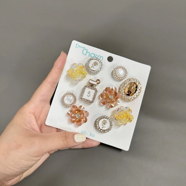 Combo 10 chiếc Jibbitz Crocs, Sticker Gắn Dép, Charm Bearbrick