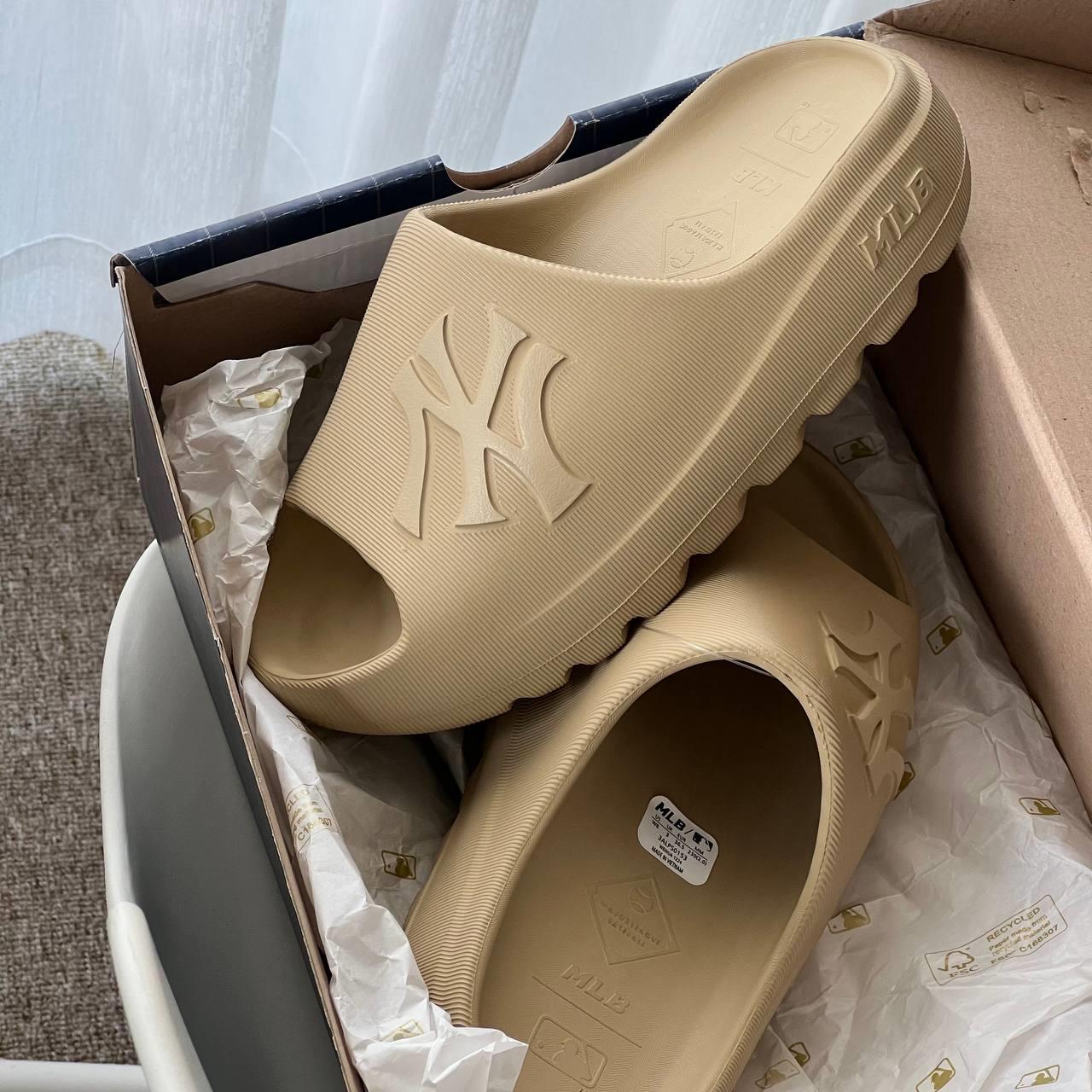 Dép MLB Skipper Slide New York Yankees Light Beige [ 3ALPS0153 - 50SAS ]