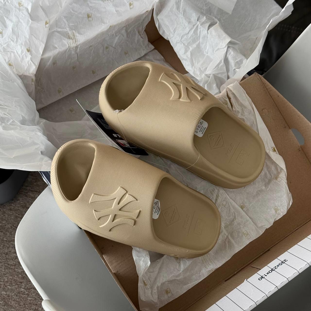 Dép MLB Skipper Slide New York Yankees Light Beige [ 3ALPS0153 - 50SAS ]