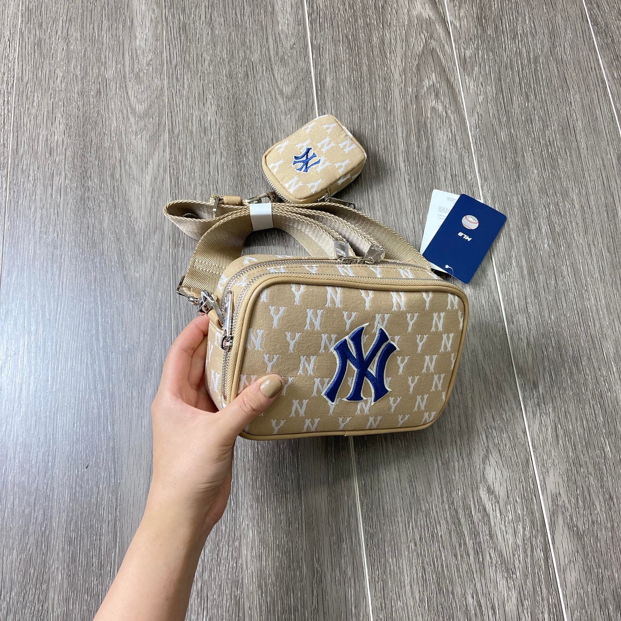 Túi MLB Monogram Jacquard Mini Crossbody Bag New York Yankees  3ACRS022N-50BKS