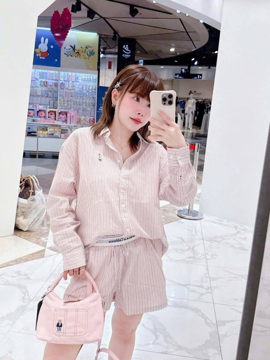 Set Quần Áo Whoau Seve Loose Fit Striped Pink [ WHYSF3731F-00 / WHTHF3701F-00 ]
