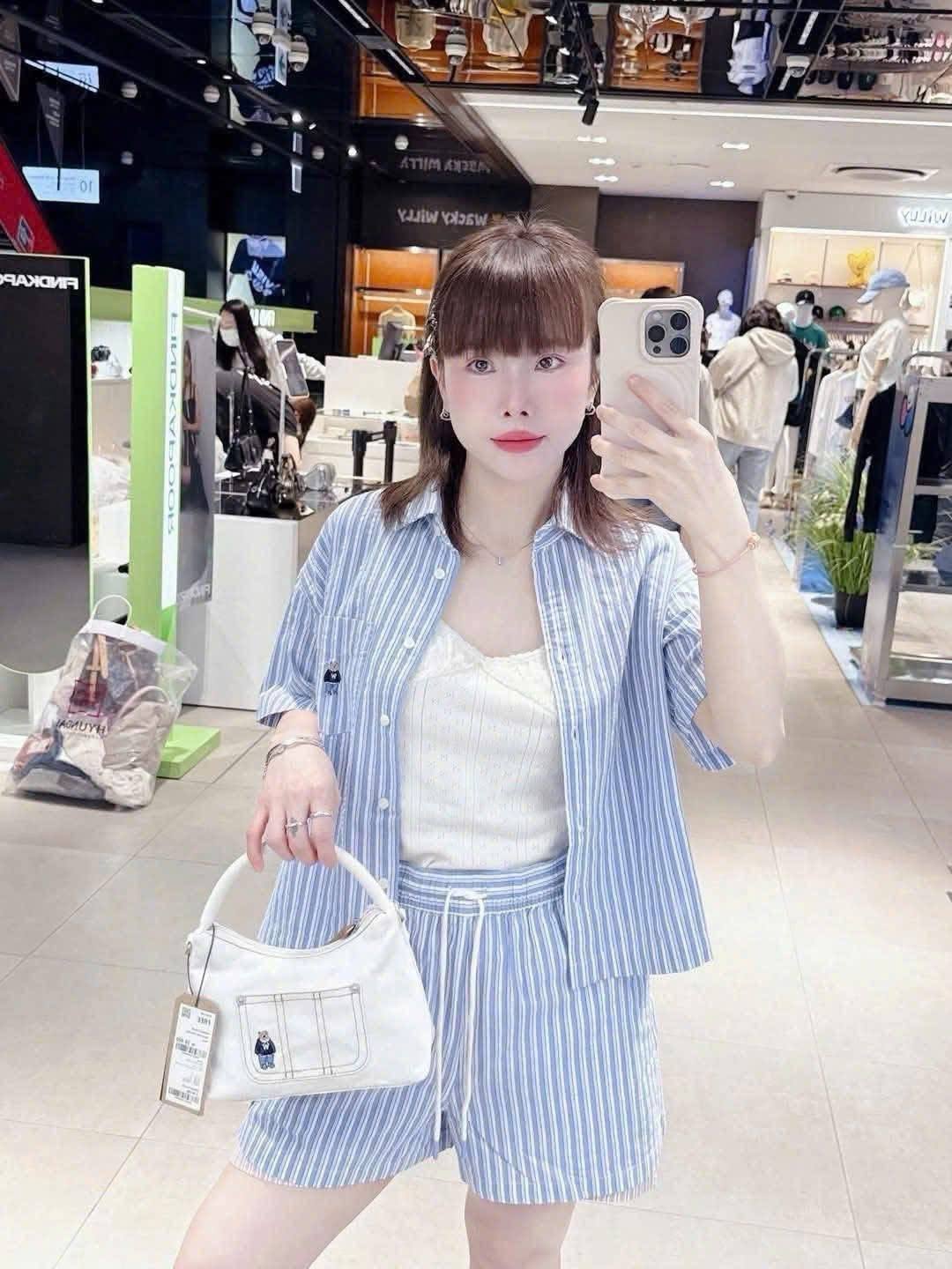 Set Quần Áo Whoau Seve Seersucker Crop Blue [ WHYWF3712F-00 ]