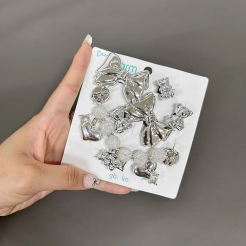 Combo 10 chiếc Jibbitz Crocs, Sticker Gắn Dép, Charm Bearbrick