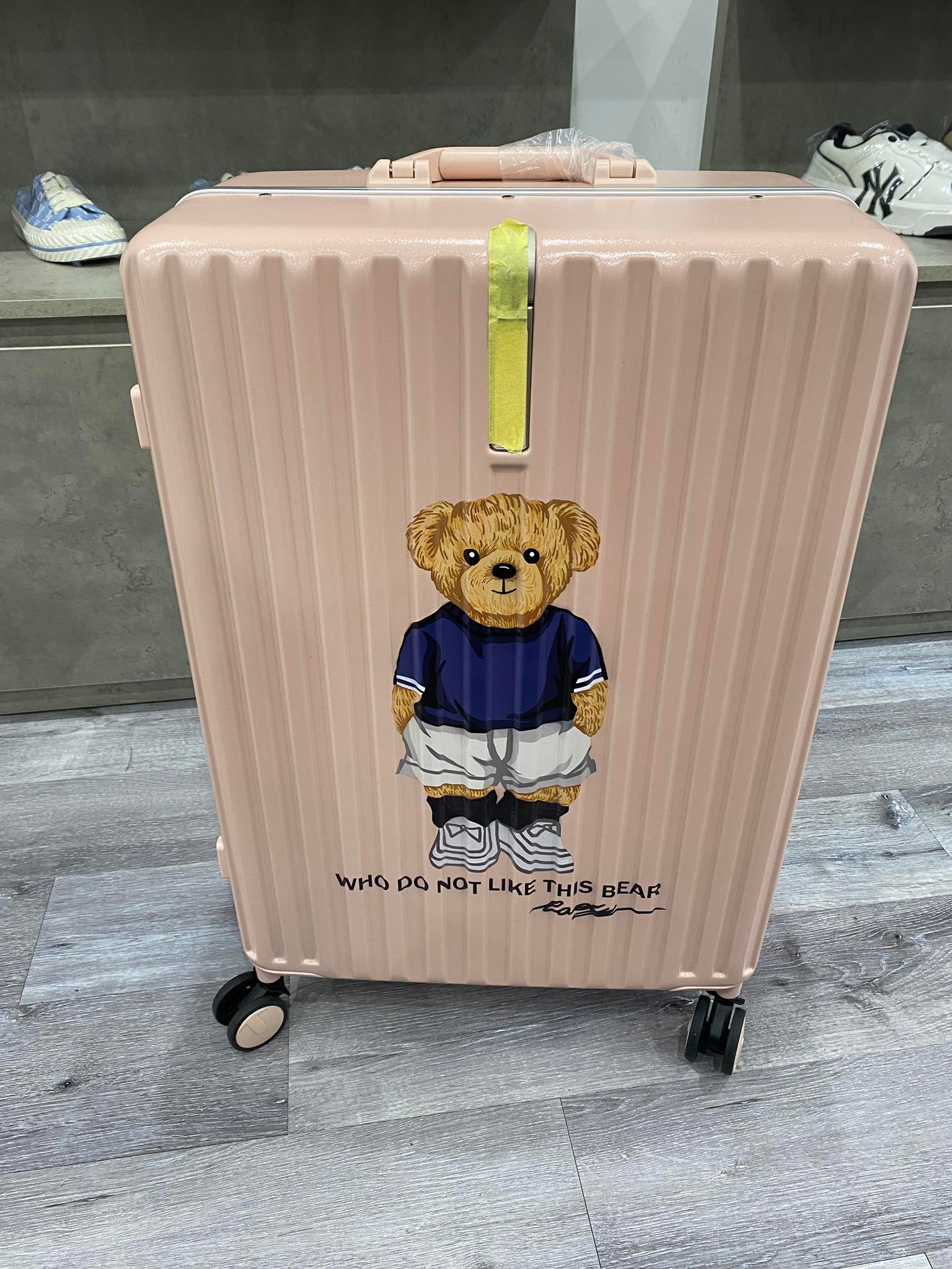 Vali TTWM Bear Hồng Chính Hãng size 20 [ 39x24x58 ]