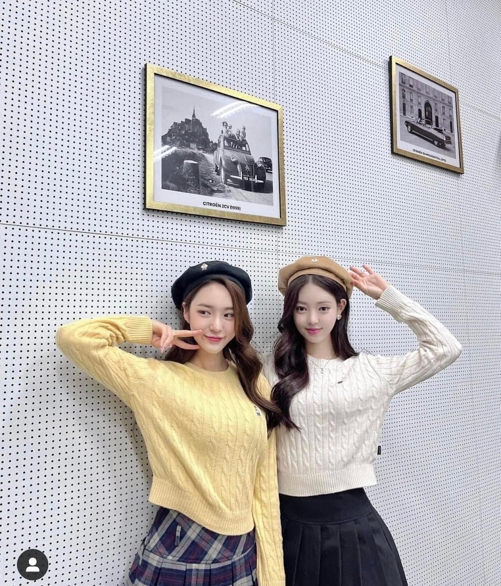 Áo WHOAU Steve Cable R-neck Pull Over Yellow [ WHKAE4901F-01 ]