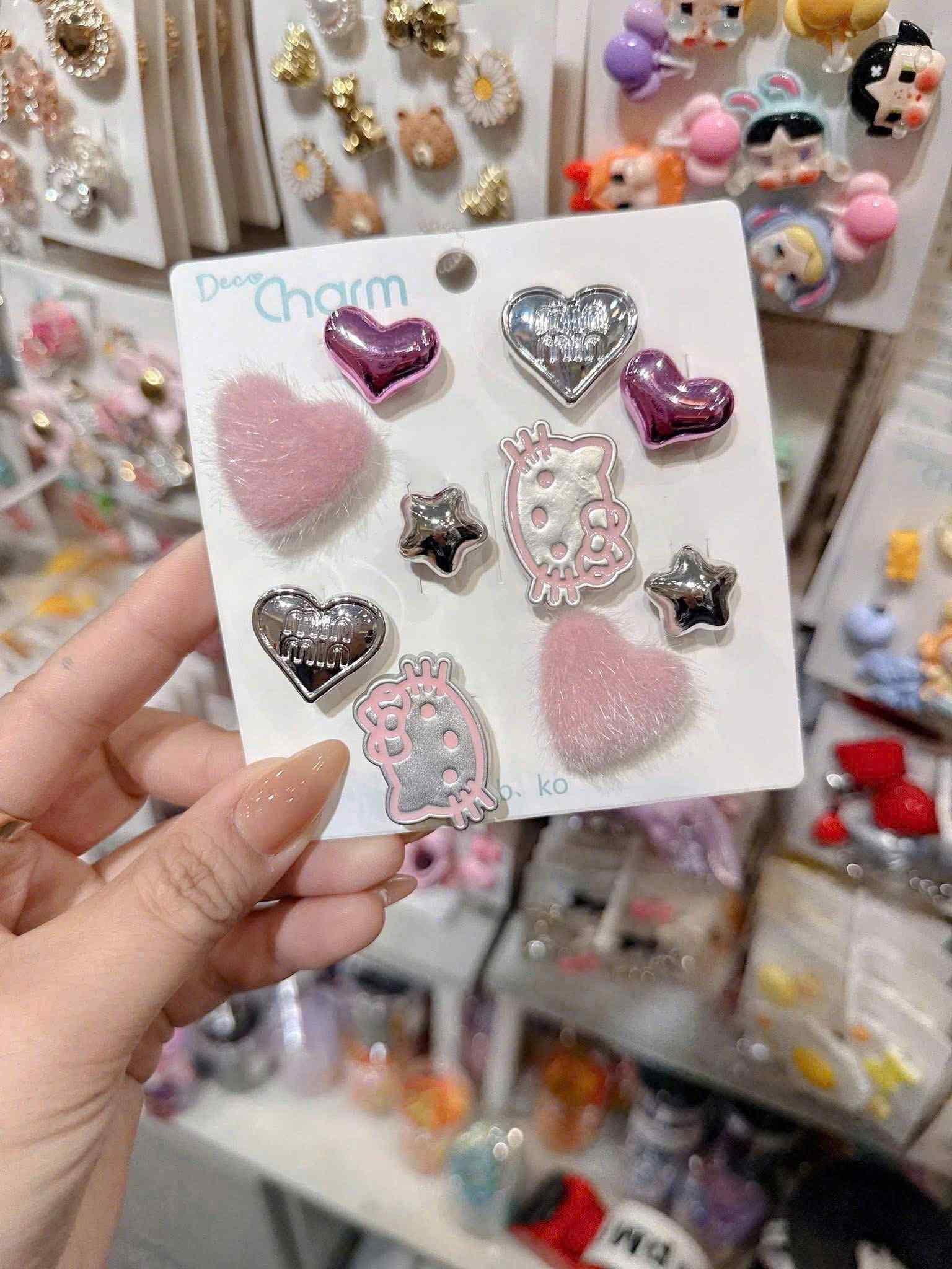 Combo 10 chiếc Jibbitz Crocs, Sticker Gắn Dép, Charm Bearbrick