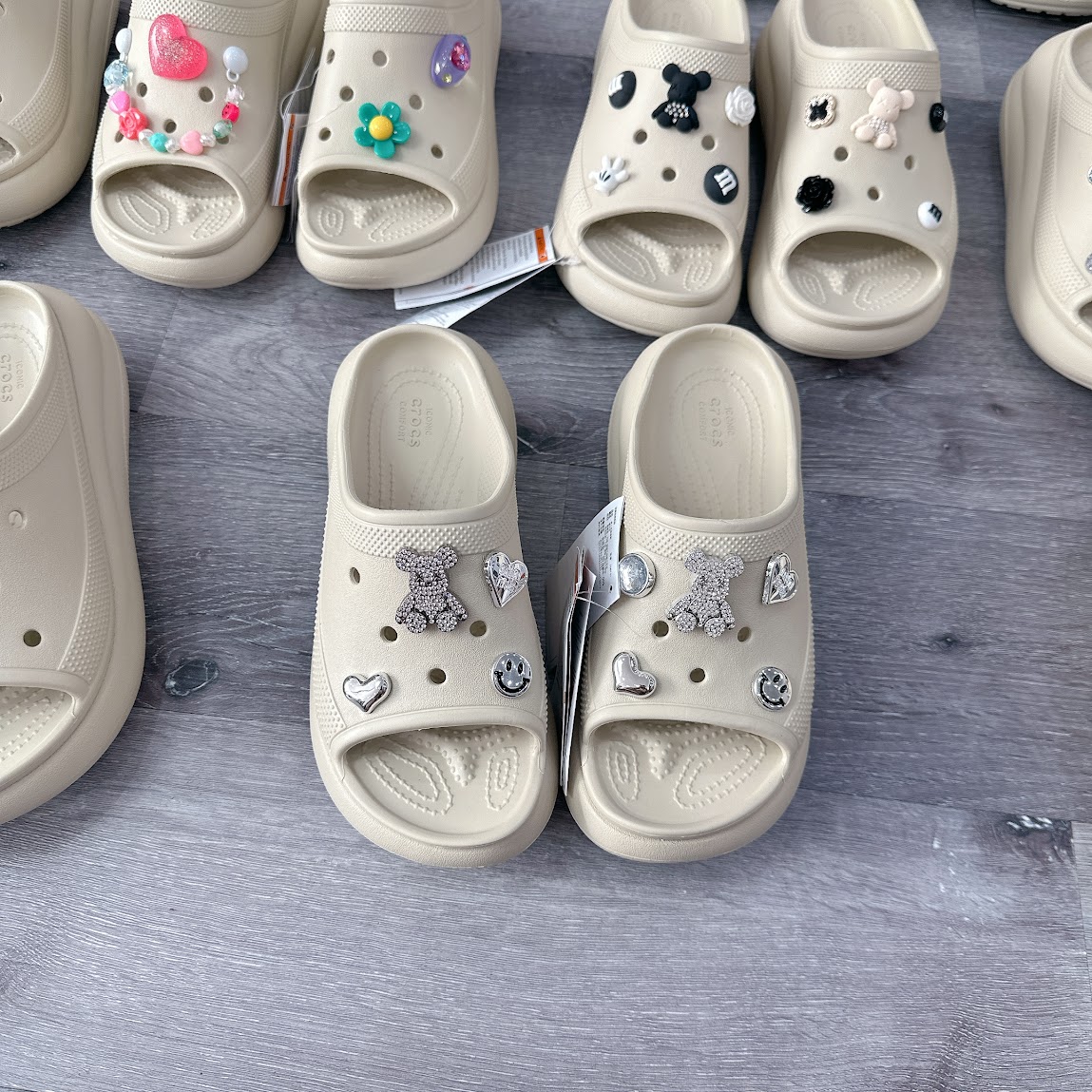 Dép Quai Ngang Unisex Crocs Classic Crush Bone [ 208731-2Y2 ]