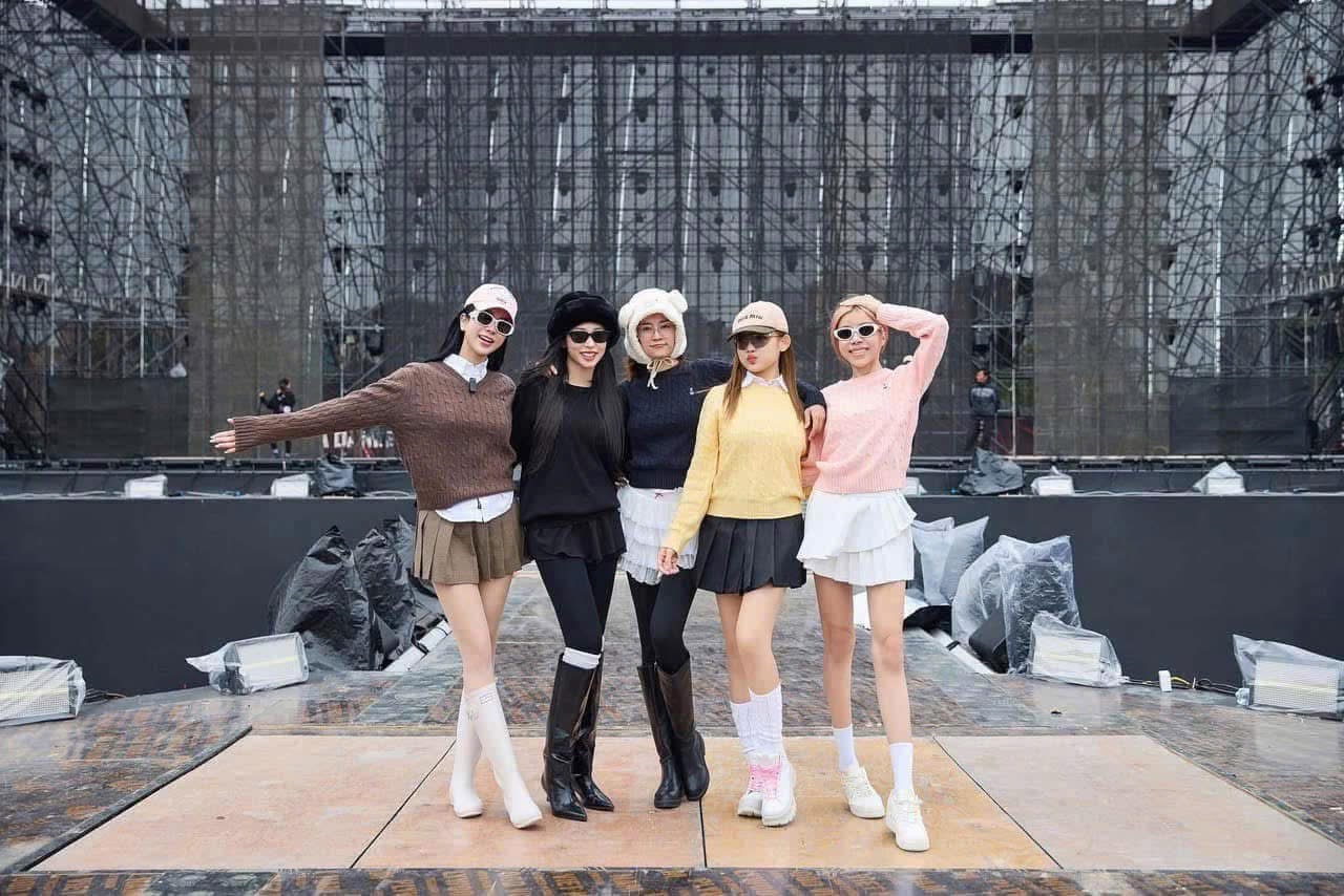 Áo WHOAU Steve Cable R-neck Pull Over Yellow [ WHKAE4901F-01 ]