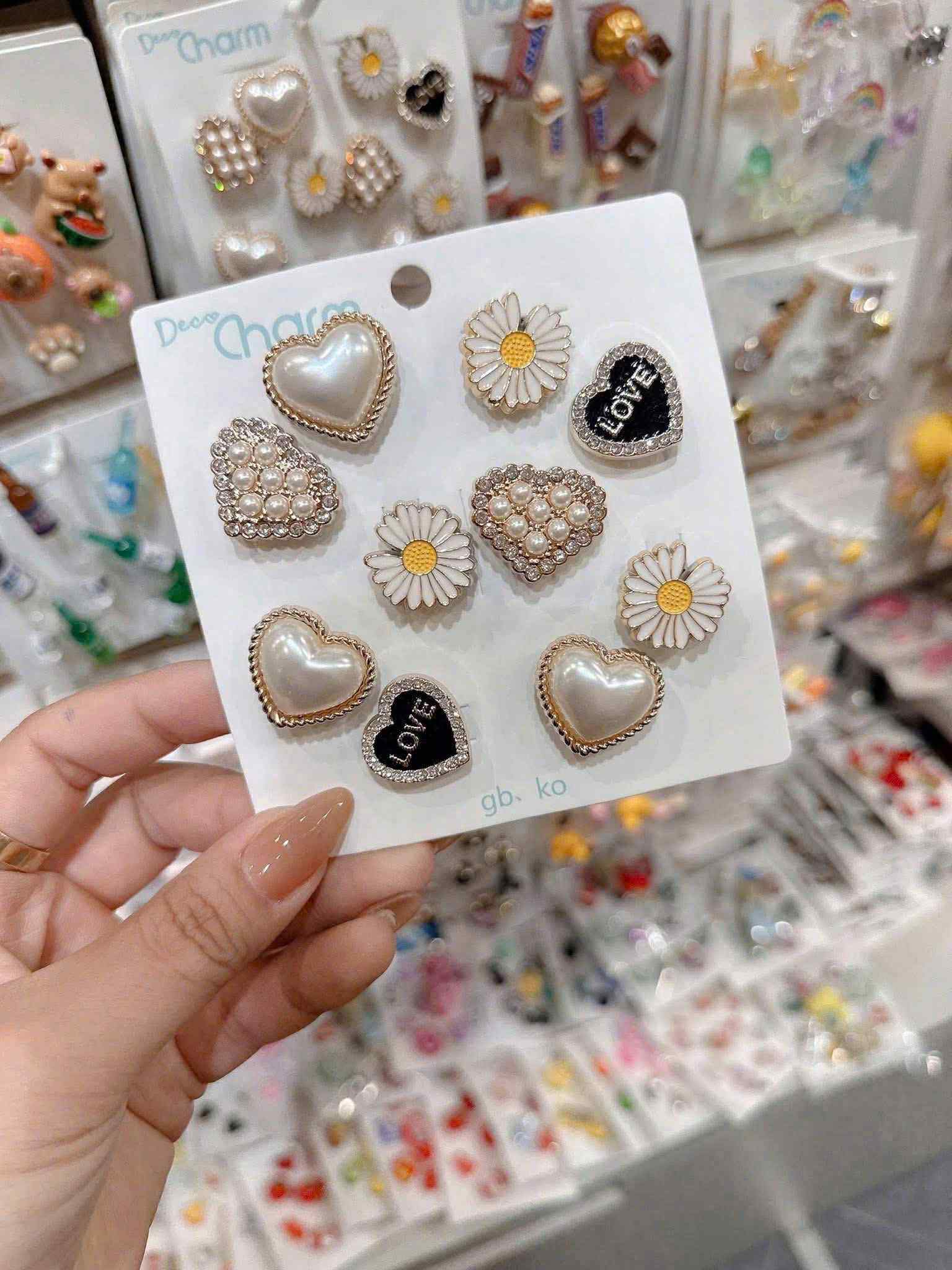 Combo 10 chiếc Jibbitz Crocs, Sticker Gắn Dép, Charm Bearbrick