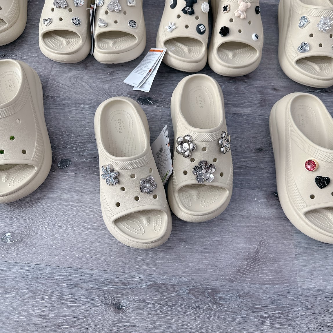 Dép Quai Ngang Unisex Crocs Classic Crush Bone [ 208731-2Y2 ]